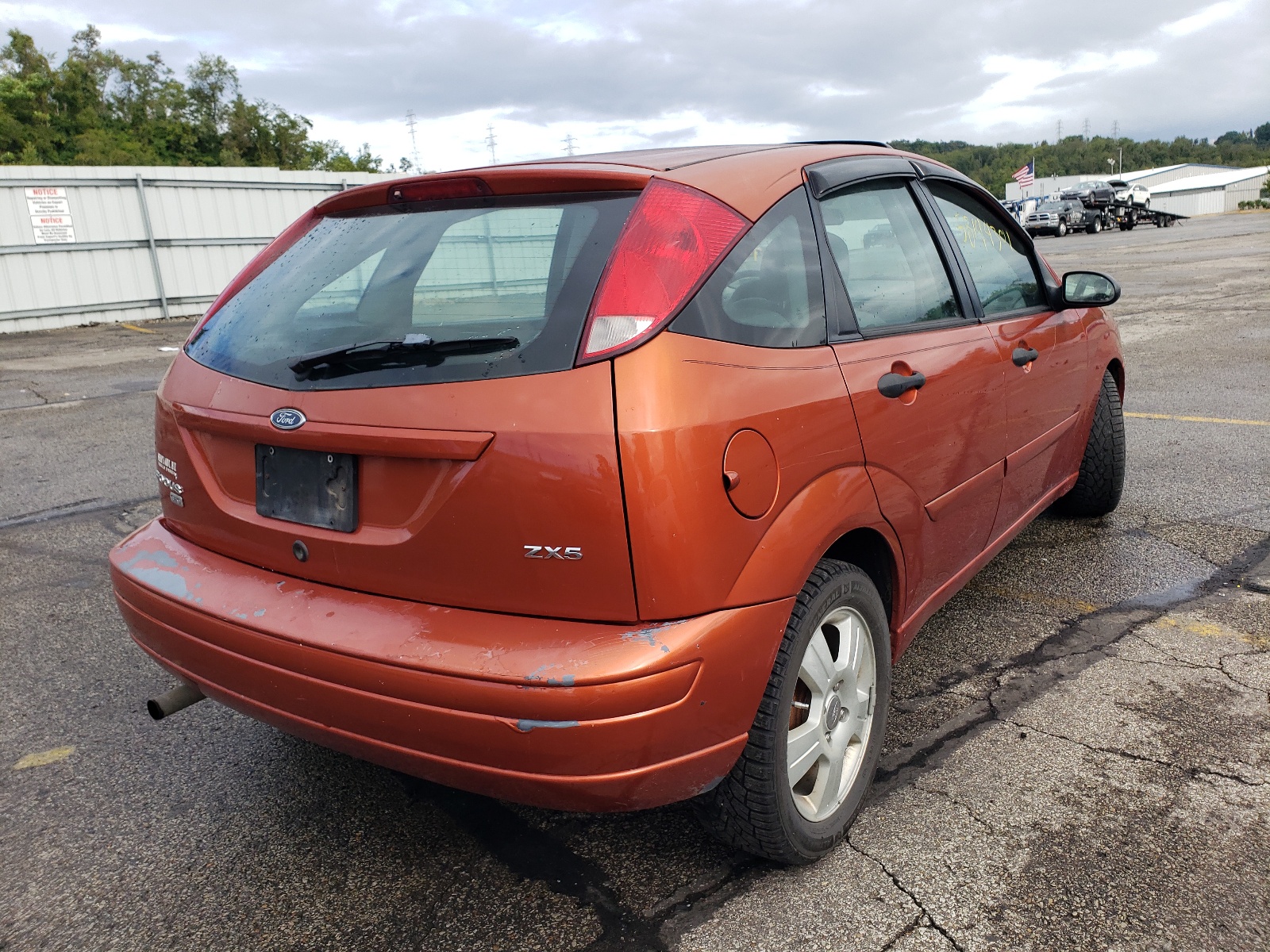 Photo 4 from auction – 2005 FORD FOCUS ZX5 with VIN 3FAFP37N05R135890