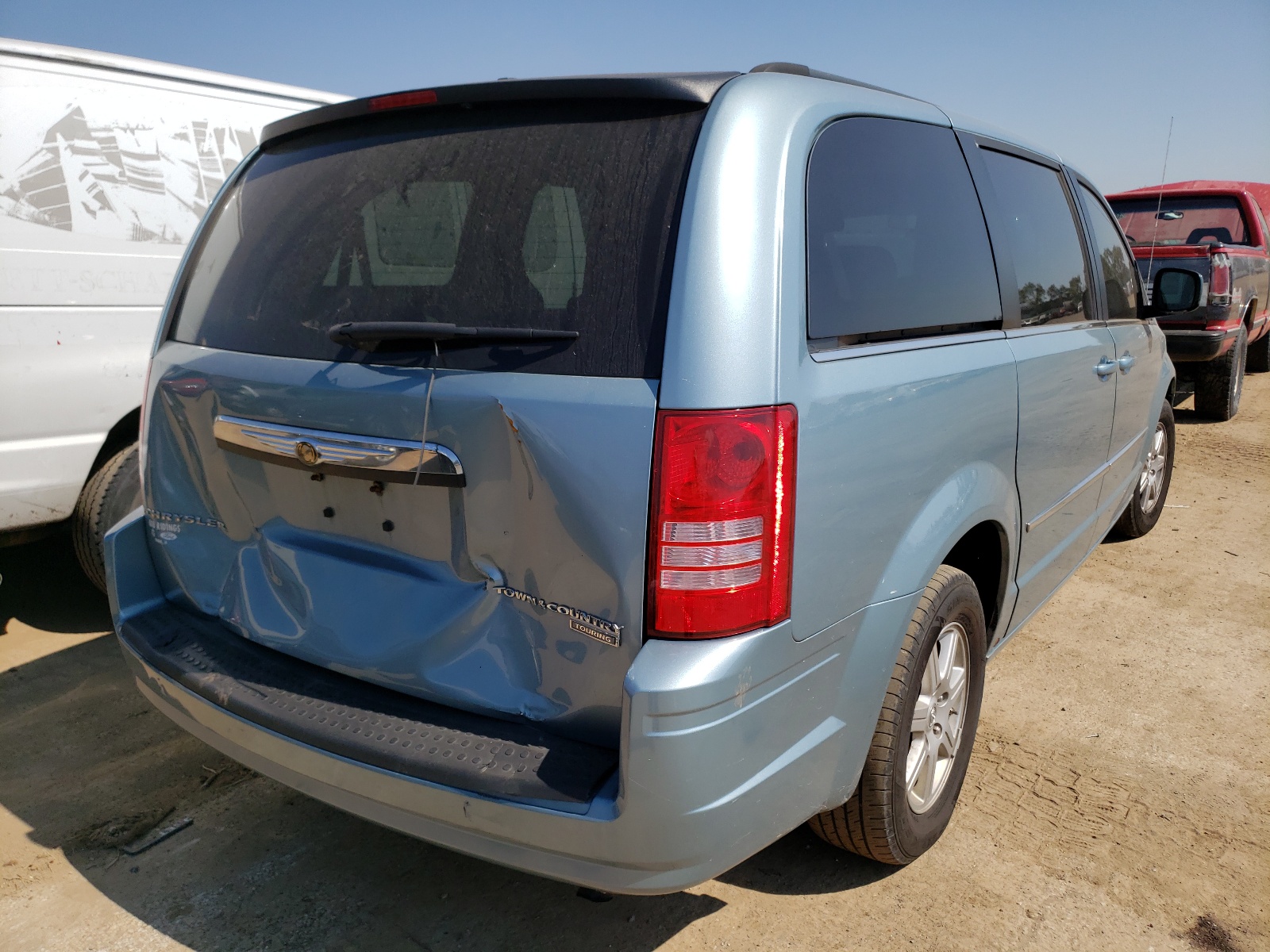 Photo 4 from auction – 2010 CHRYSLER TOWN & COU with VIN 2A4RR5D19AR176303