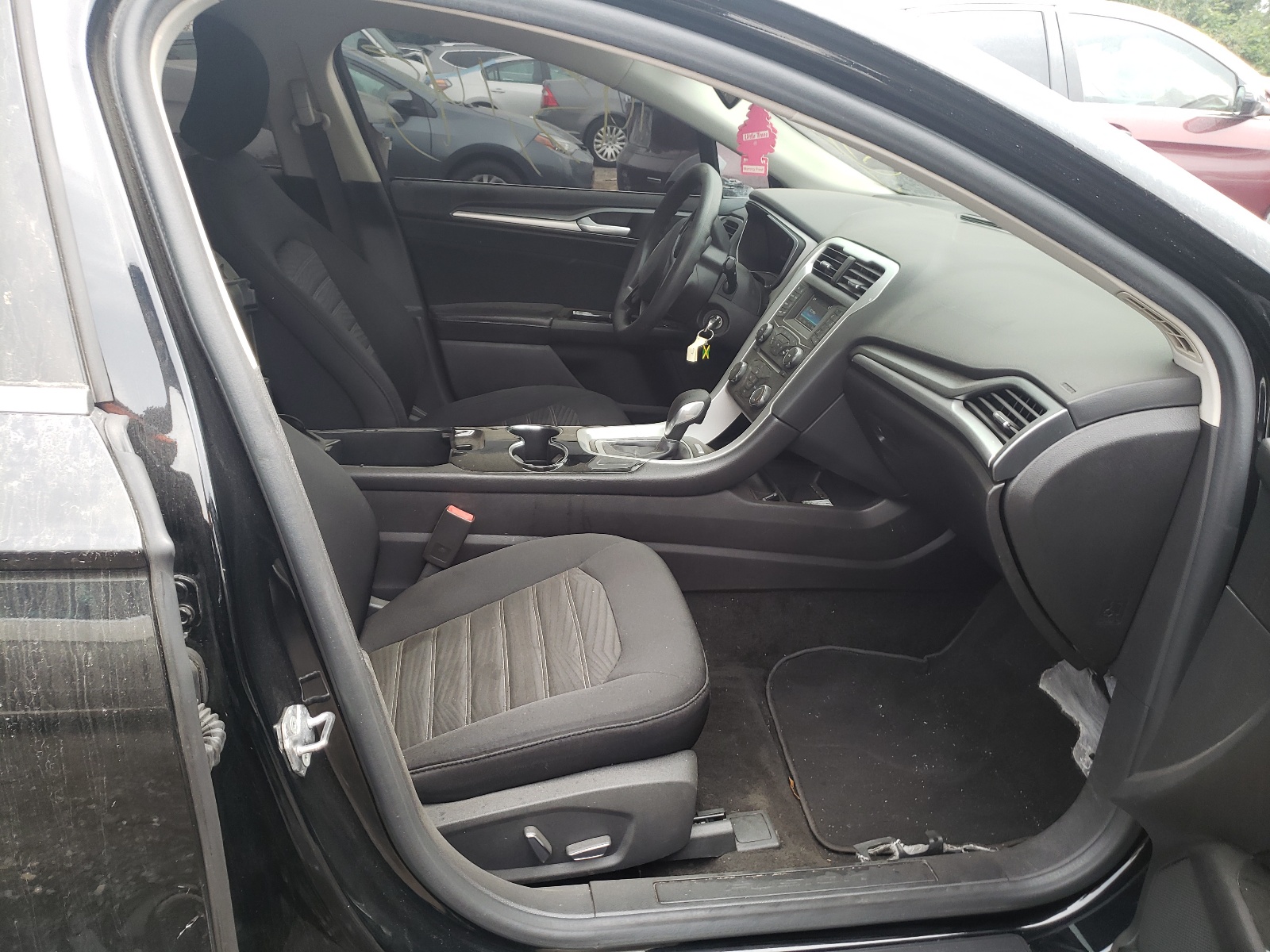 Photo 5 from auction – 2016 FORD FUSION SE with VIN 3FA6P0H74GR251210