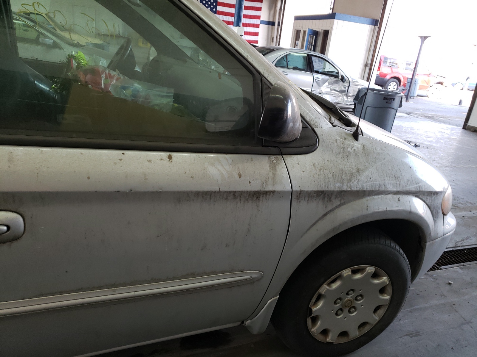 Photo 9 from auction – 2002 CHRYSLER TOWN & COU with VIN 2C4GP44312R755611