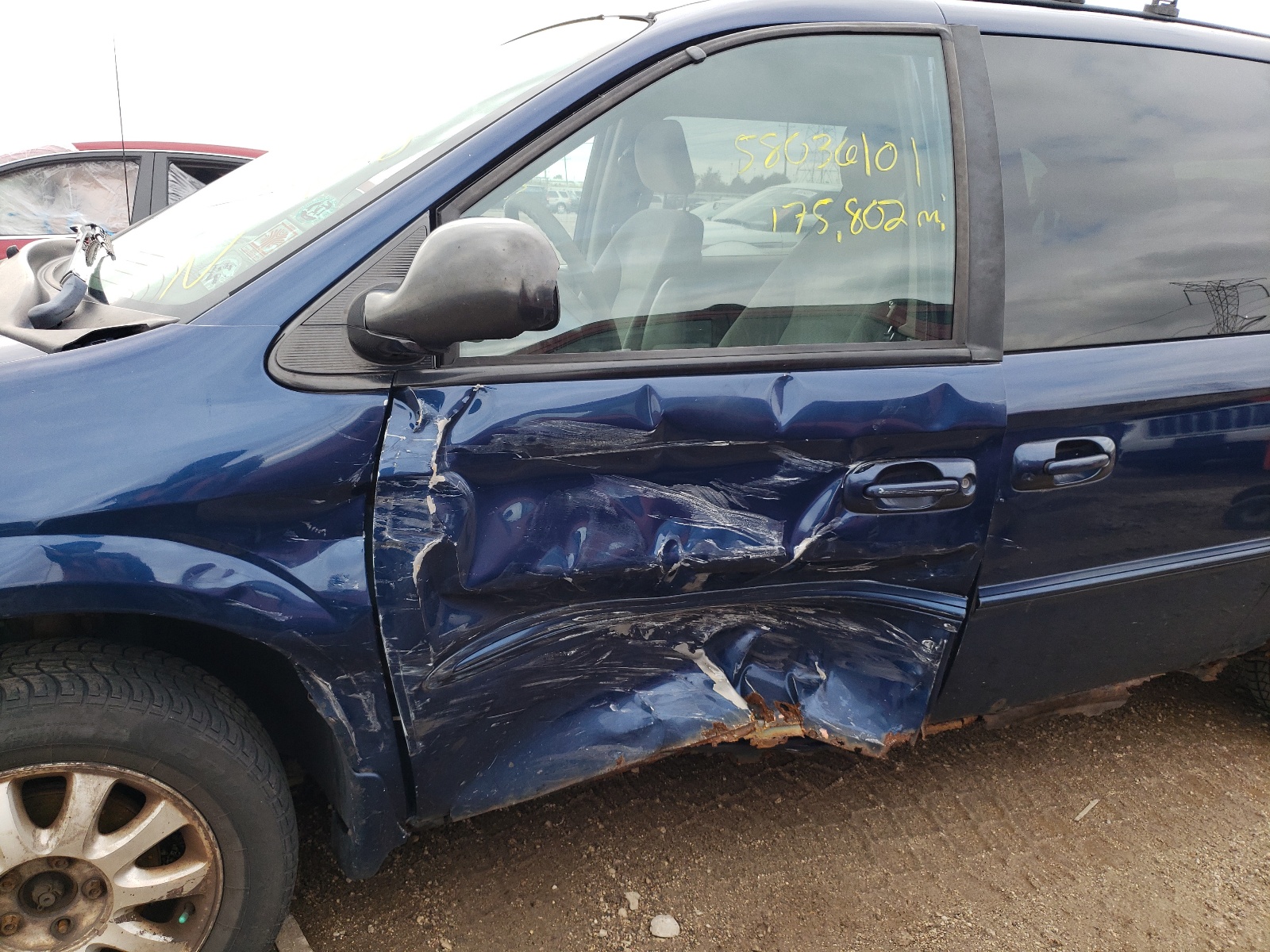 Photo 9 from auction – 2002 CHRYSLER TOWN & COU with VIN 2C4GP74L32R654359