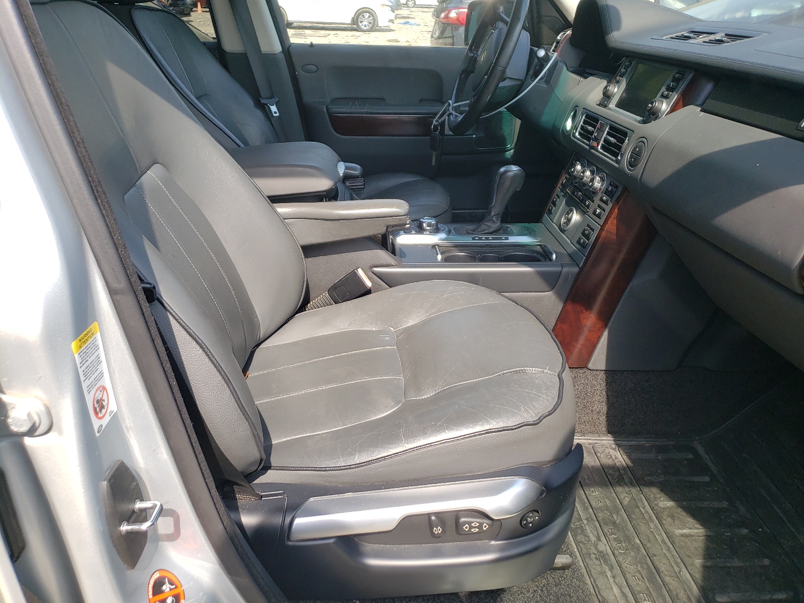 Photo 5 from auction – 2007 LAND ROVER RANGEROVER with VIN SALME154X7A244675