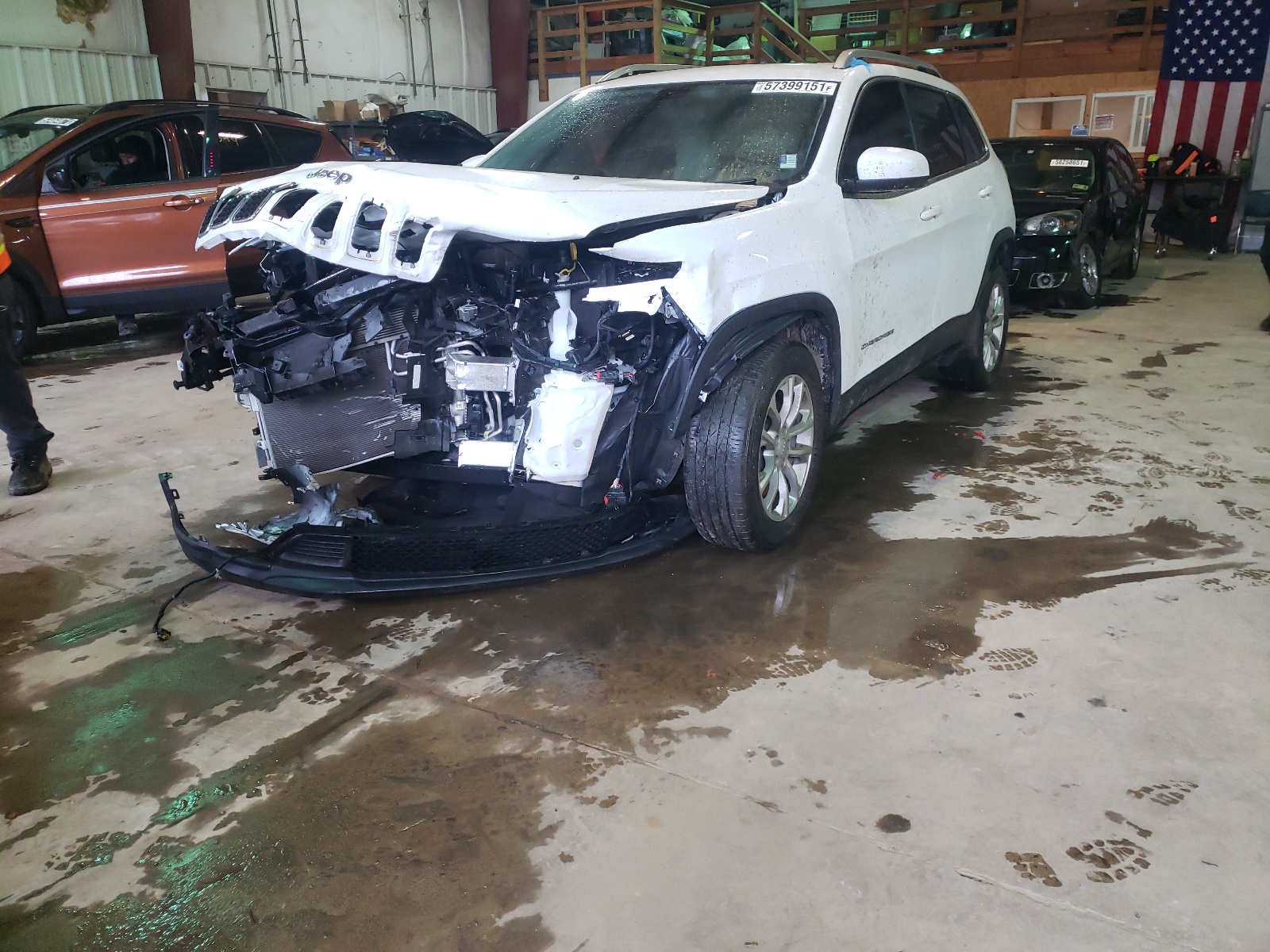 Photo 2 from auction – 2019 JEEP CHEROKEE L with VIN 1C4PJLCB4KD296890