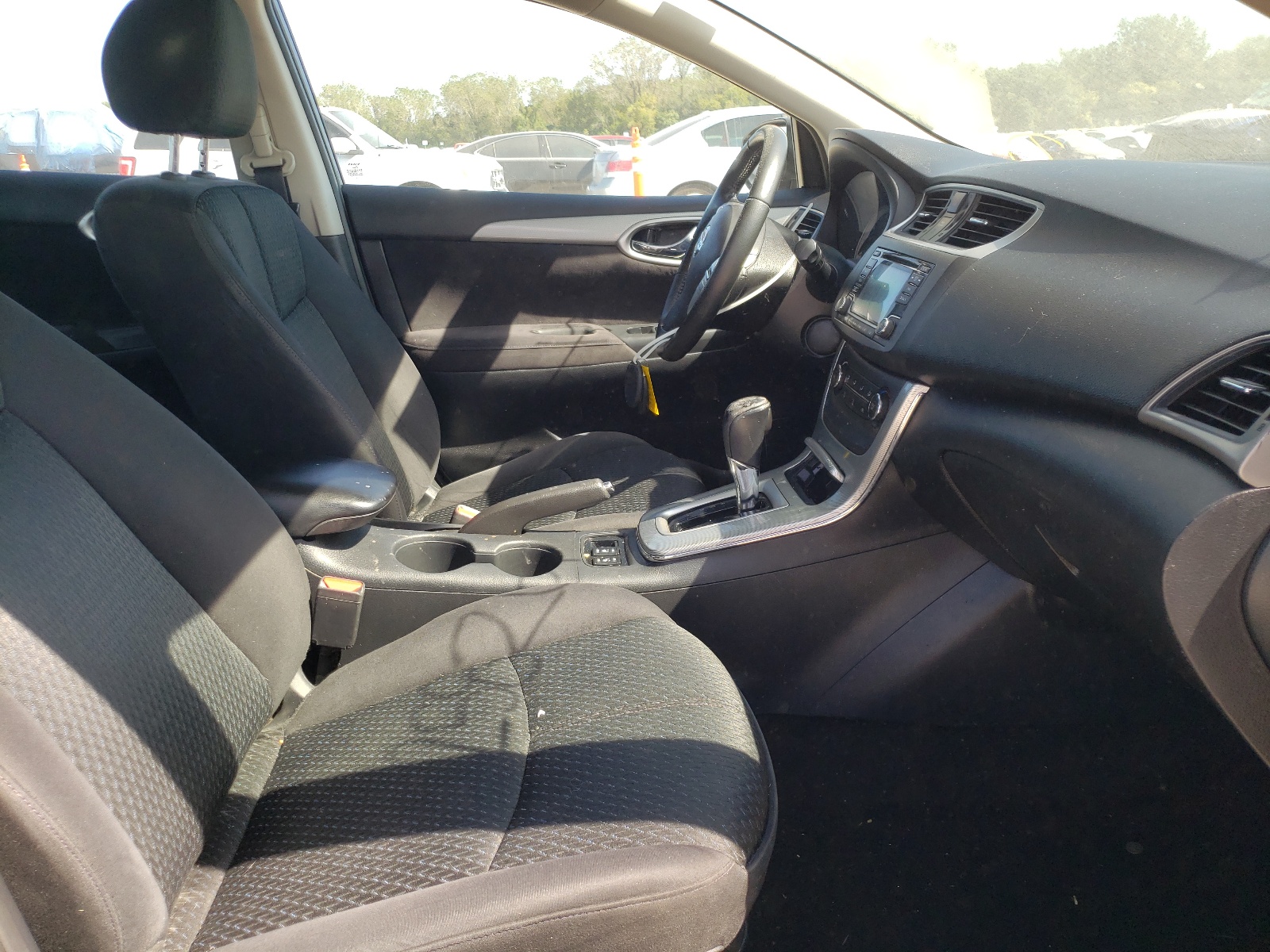 Photo 5 from auction – 2015 NISSAN SENTRA S with VIN 3N1AB7AP5FY258261