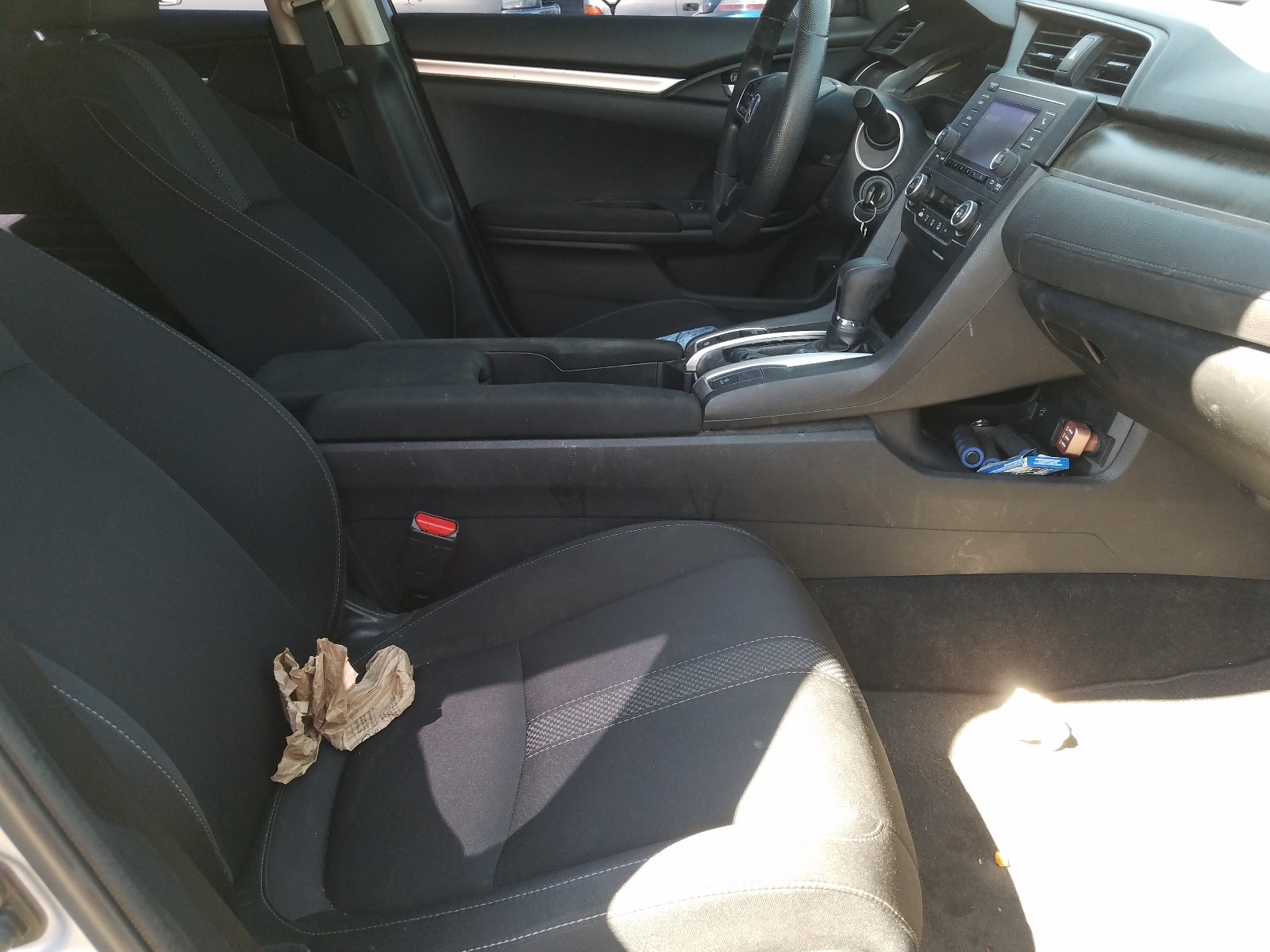Photo 5 from auction – 2019 HONDA CIVIC LX with VIN 19XFC2F69KE202046