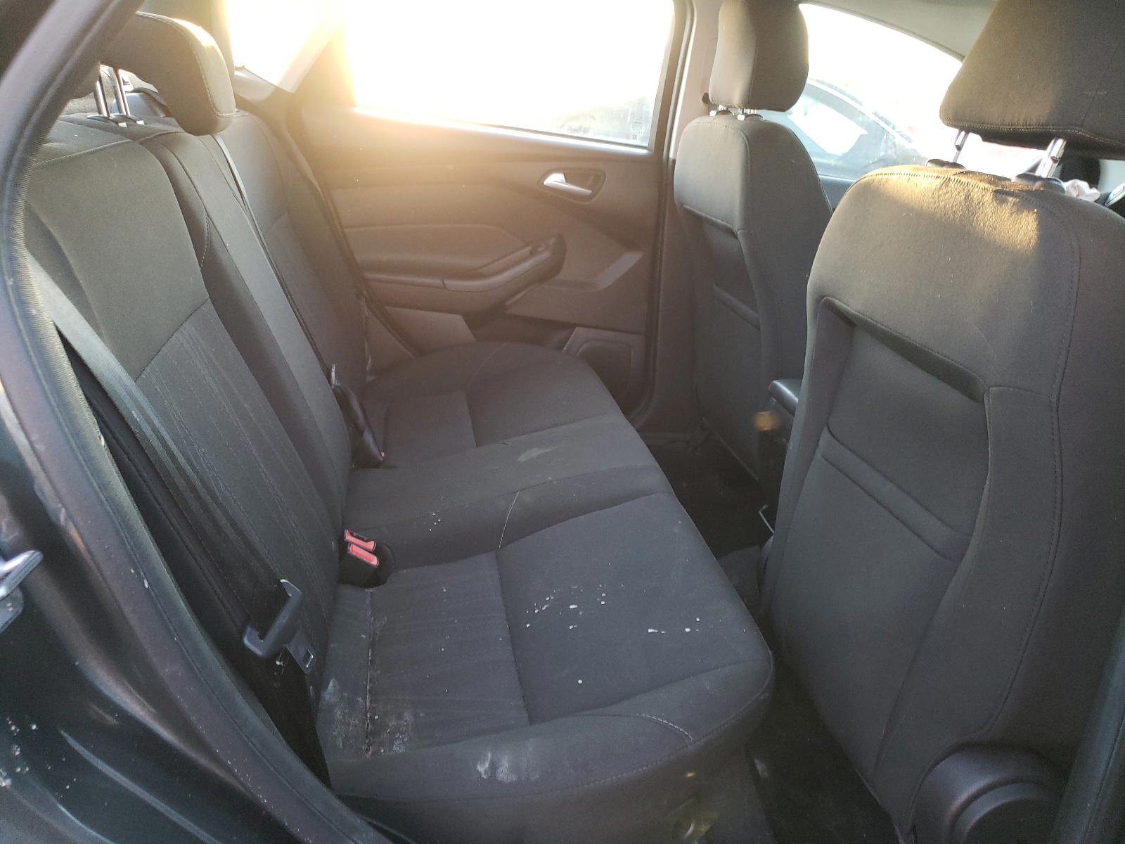 Photo 6 from auction – 2016 FORD FOCUS SE with VIN 1FADP3F28GL389461
