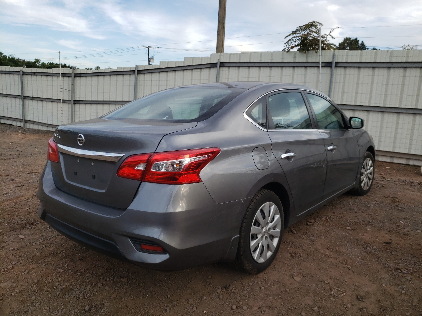 Photo 4 from auction – 2017 NISSAN SENTRA S with VIN 3N1AB7AP1HY380571