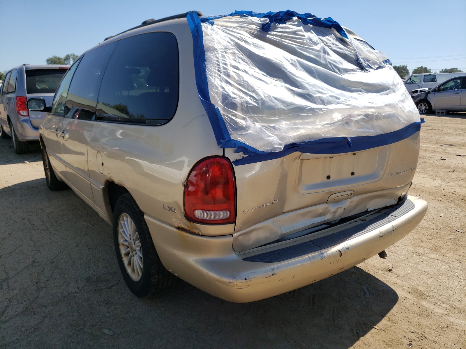 Photo 3 from auction – 2000 CHRYSLER TOWN & COU with VIN 1C4GP54L2YB508658