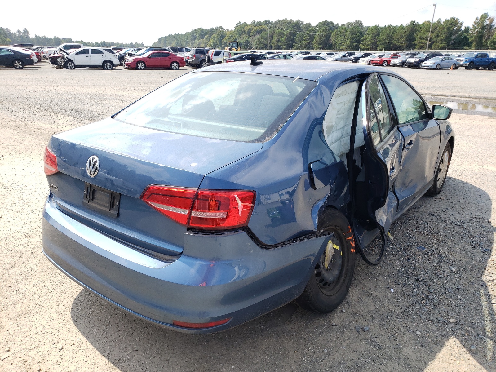 Photo 4 from auction – 2015 VOLKSWAGEN JETTA BASE with VIN 3VW2K7AJ6FM403227