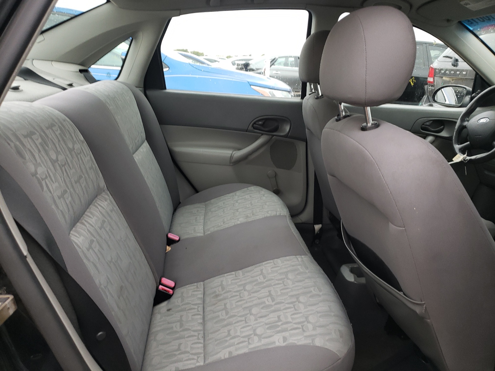 Photo 6 from auction – 2005 FORD FOCUS ZX4 with VIN 1FAFP34N35W262697