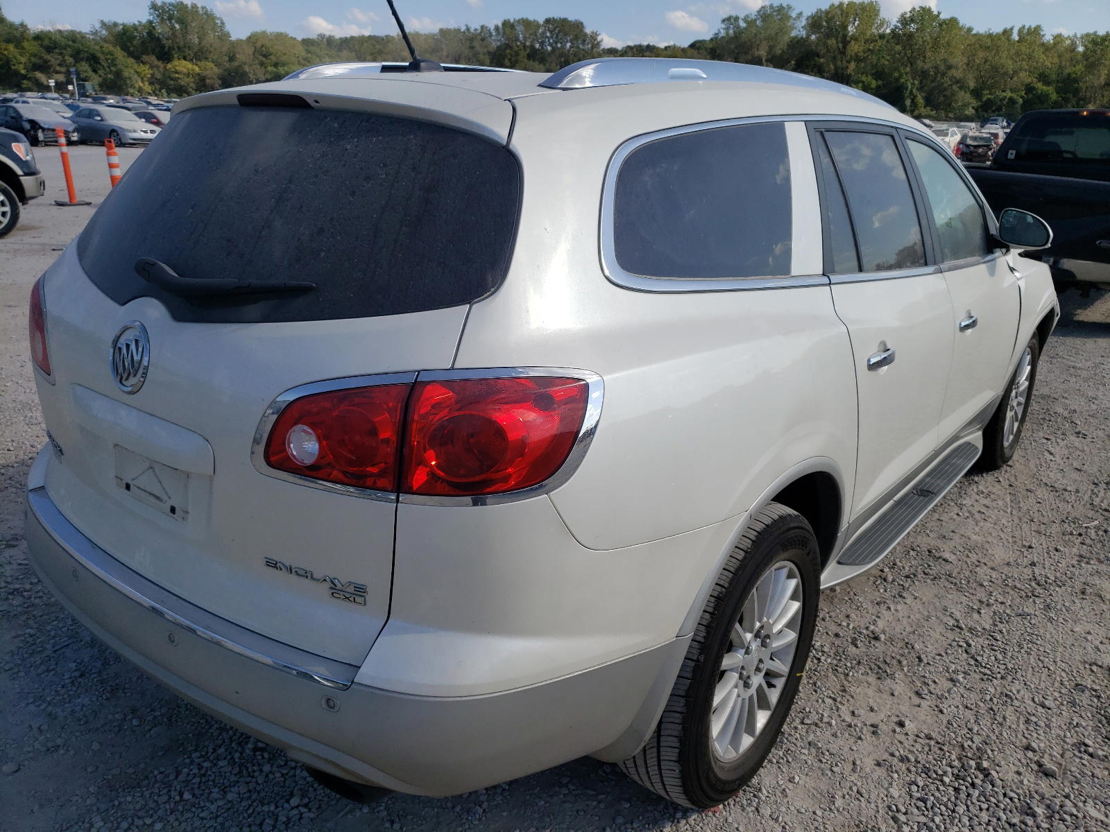 Photo 4 from auction – 2011 BUICK ENCLAVE CX with VIN 5GAKRBED1BJ247192