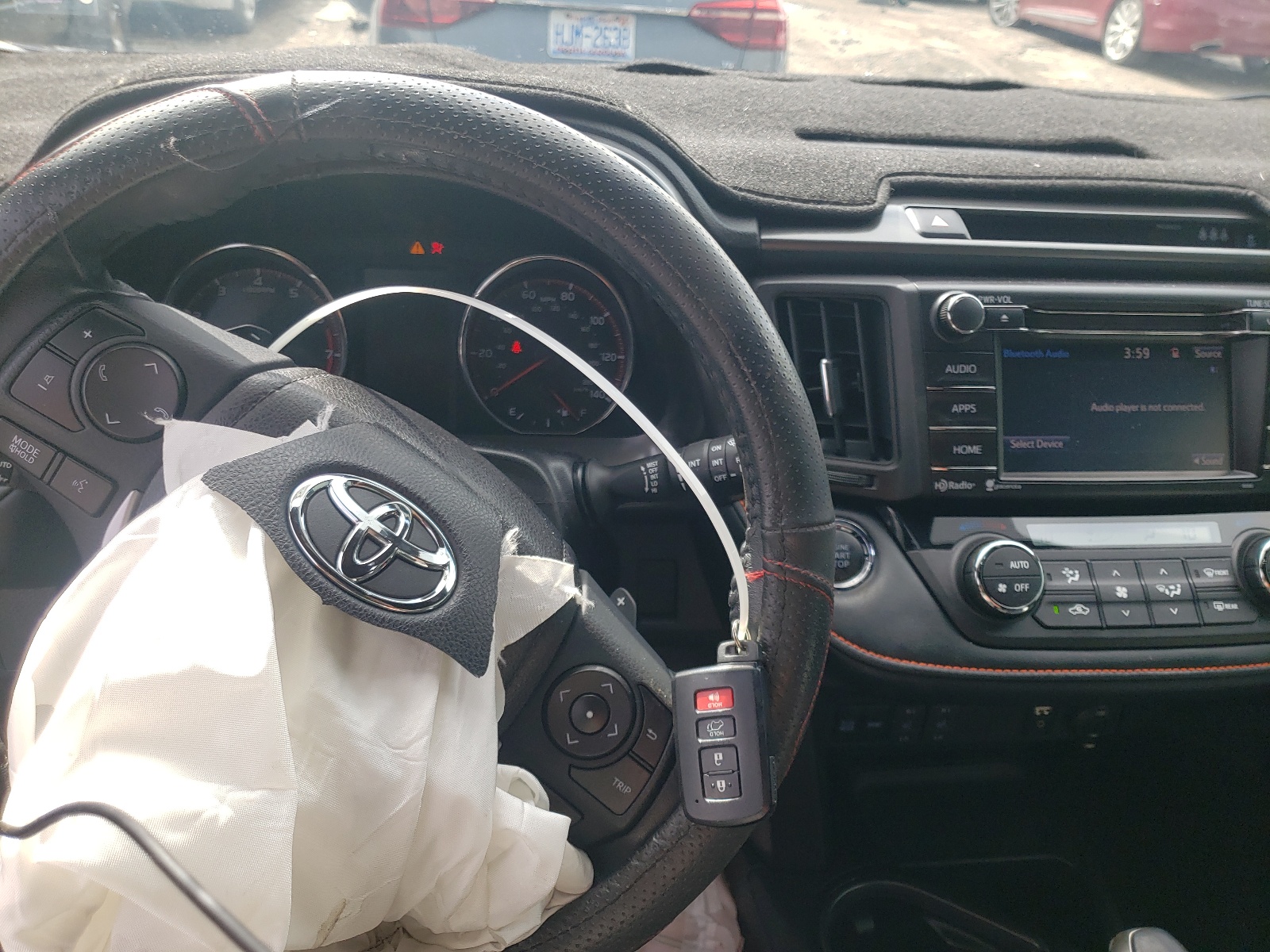 Photo 9 from auction – 2018 TOYOTA RAV4 SE with VIN 2T3NFREV1JW428900