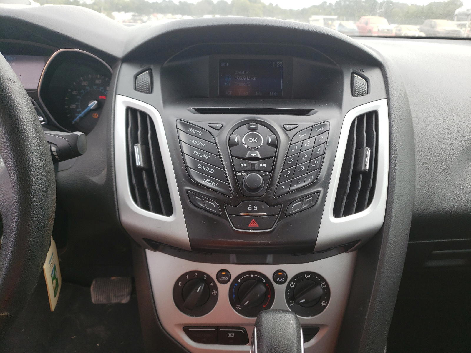 Photo 9 from auction – 2014 FORD FOCUS SE with VIN 1FADP3F24EL361637