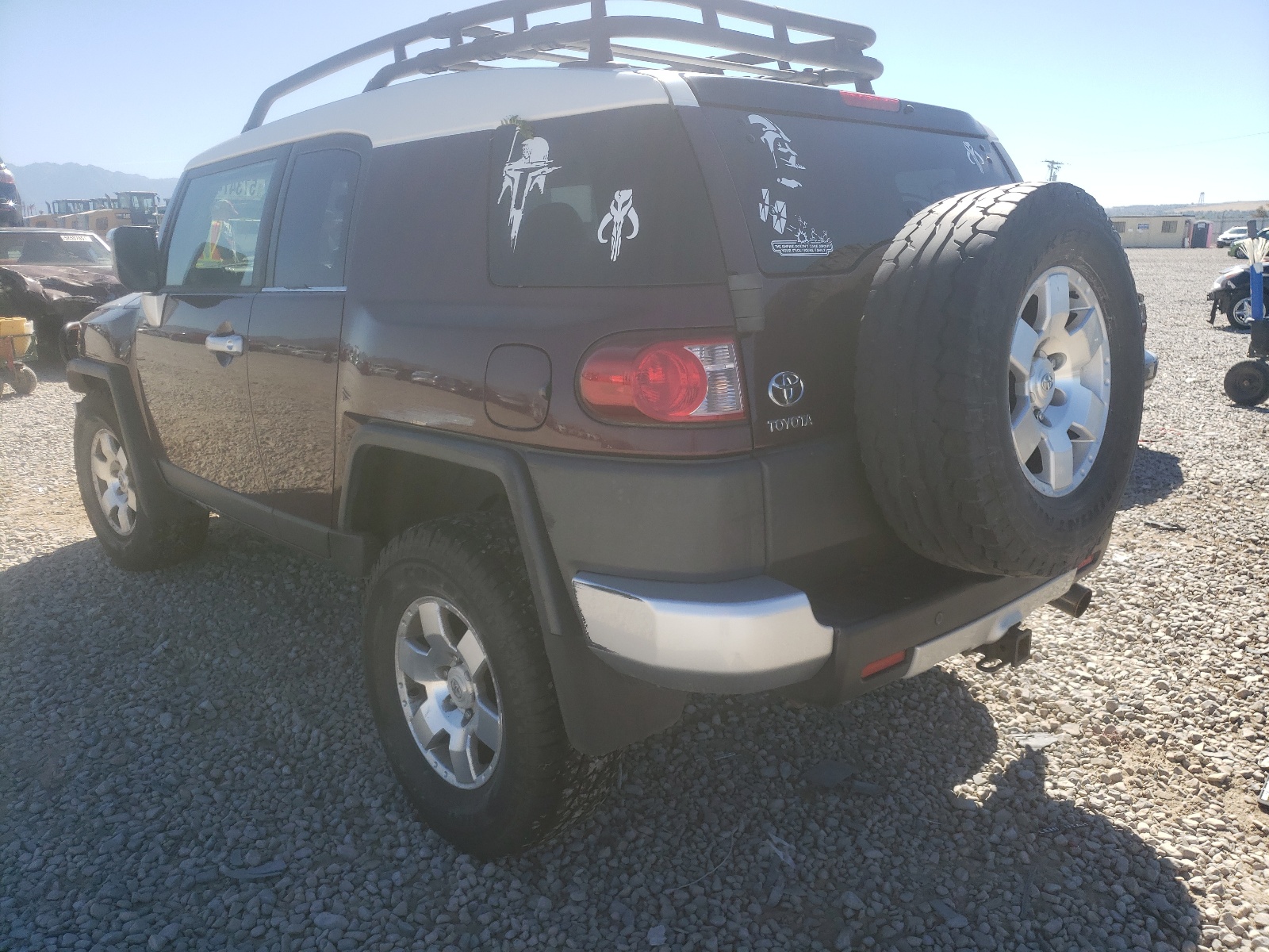 Photo 15 from auction – 2007 TOYOTA FJ CRUISER with VIN JTEBU11F370093799