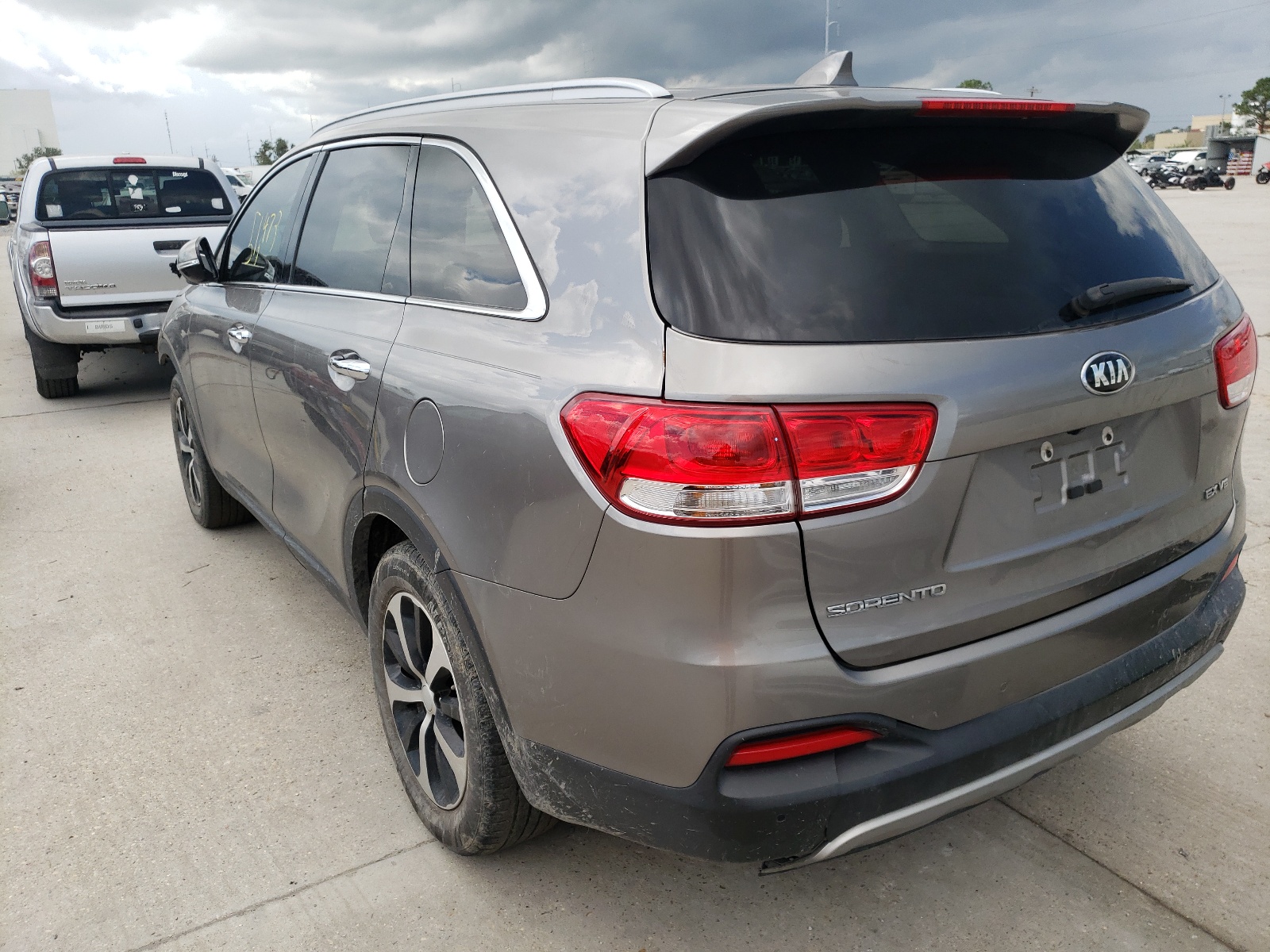 Photo 3 from auction – 2017 KIA SORENTO EX with VIN 5XYPH4A54HG300249