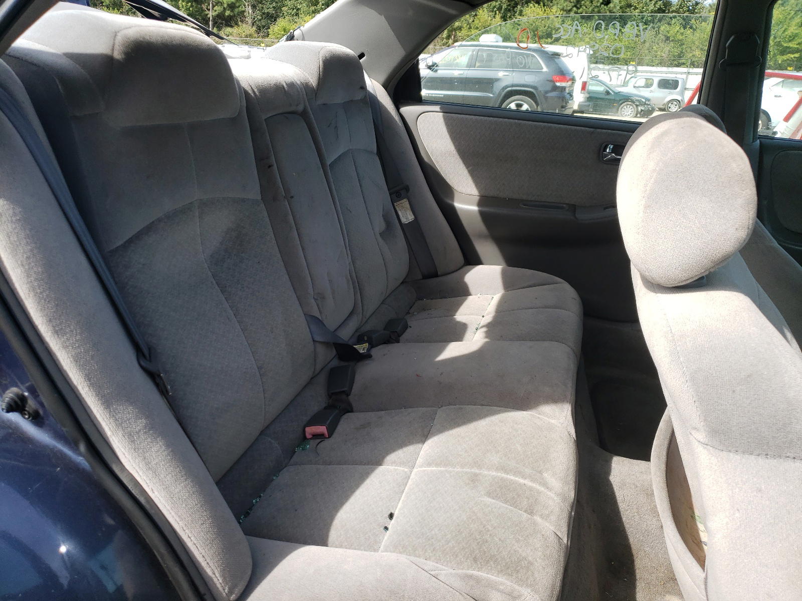 Photo 6 from auction – 2002 MAZDA 626 LX with VIN 1YVGF22C425302942