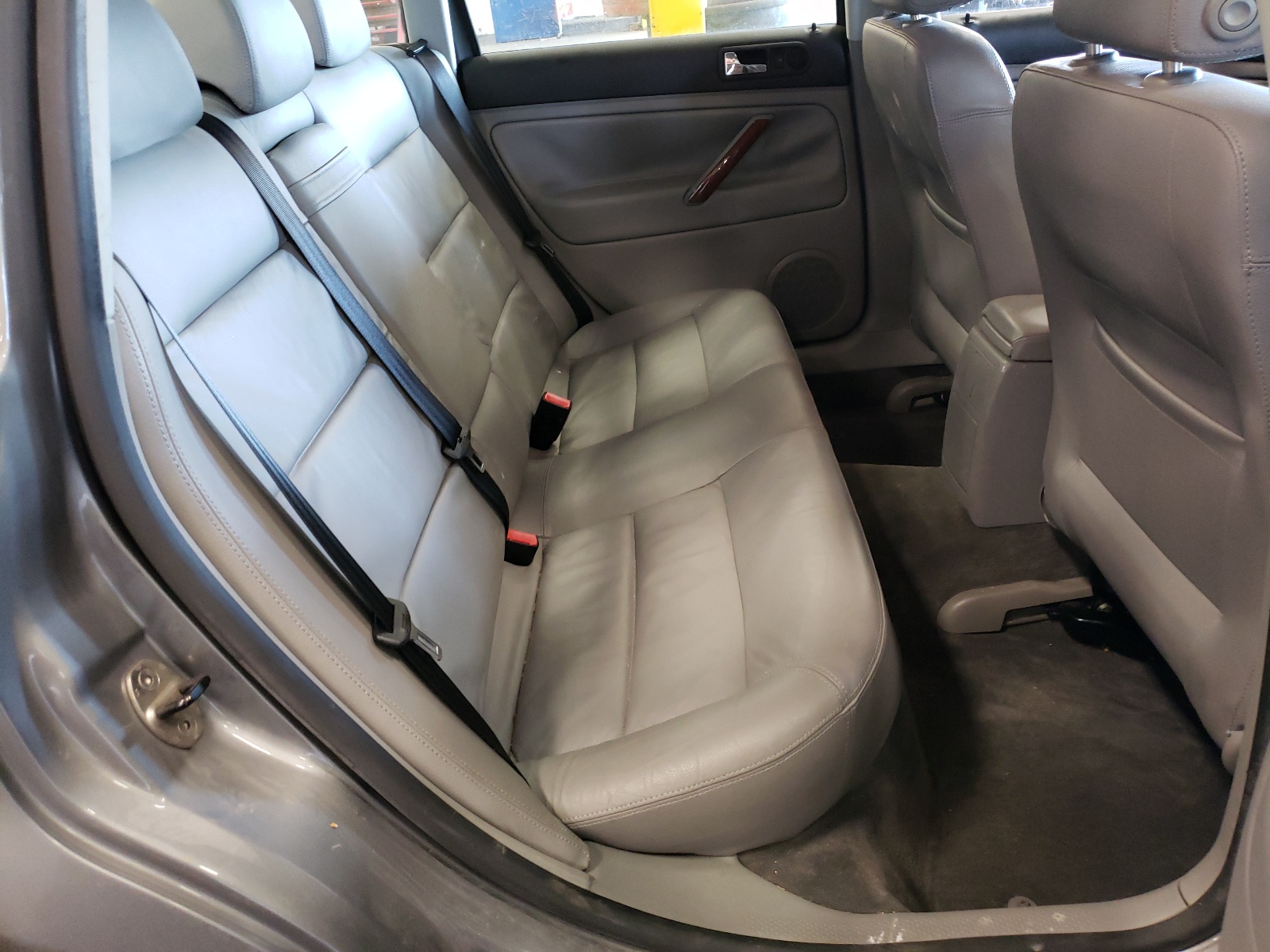 Photo 6 from auction – 2004 VOLKSWAGEN PASSAT GLX with VIN WVWTH63BX4P051203