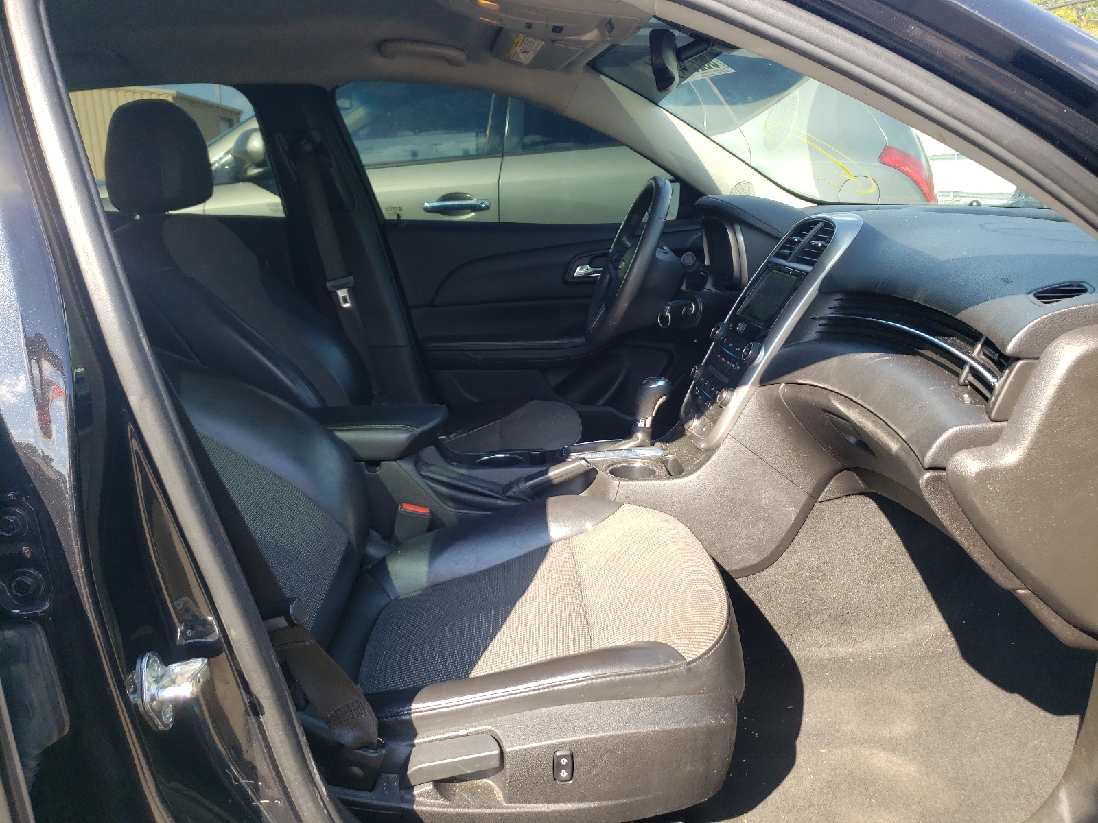 Photo 5 from auction – 2015 CHEVROLET MALIBU 1LT with VIN 1G11C5SL4FF304625