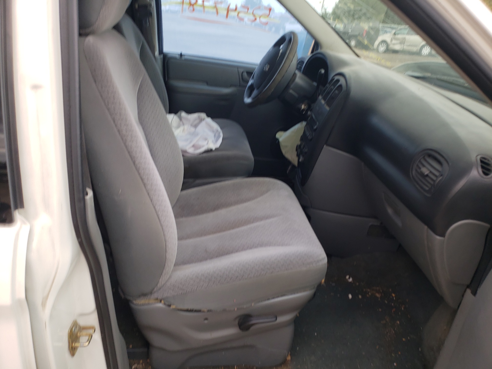 Photo 5 from auction – 2006 DODGE GRAND CARA with VIN 1D4GP24R16B539094