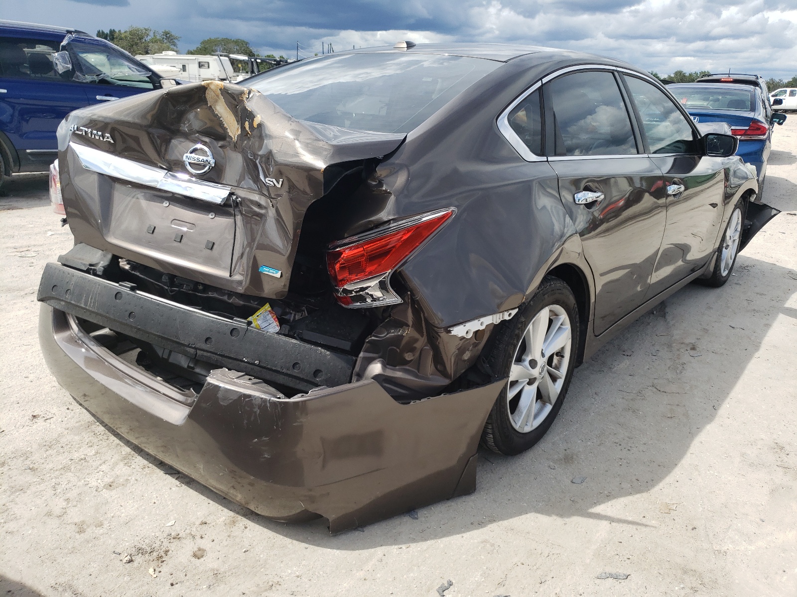 Photo 4 from auction – 2013 NISSAN ALTIMA 2.5 with VIN 1N4AL3AP8DC260231