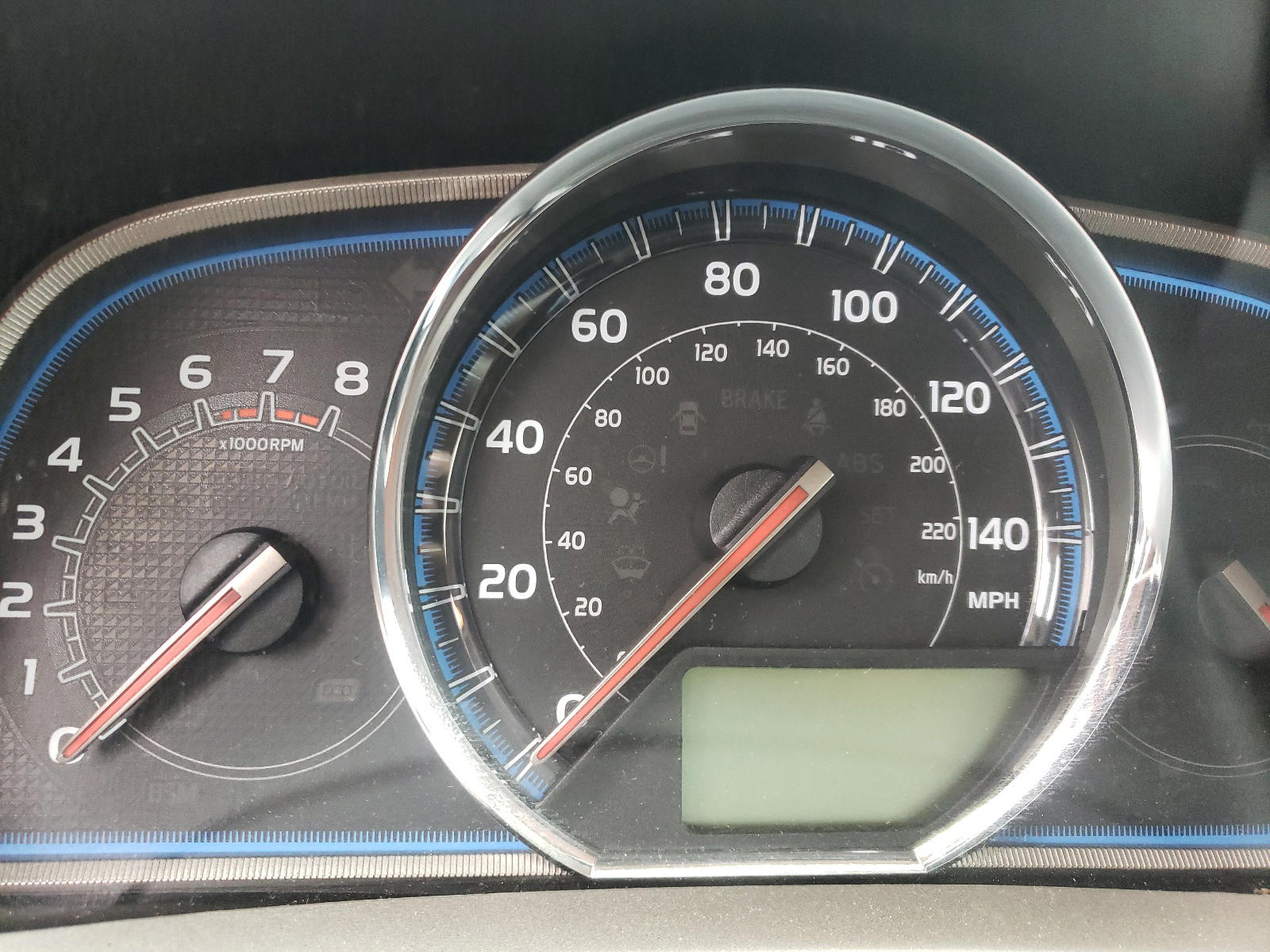 Photo 8 from auction – 2014 TOYOTA RAV4 LIMIT with VIN 2T3DFREV0EW176493