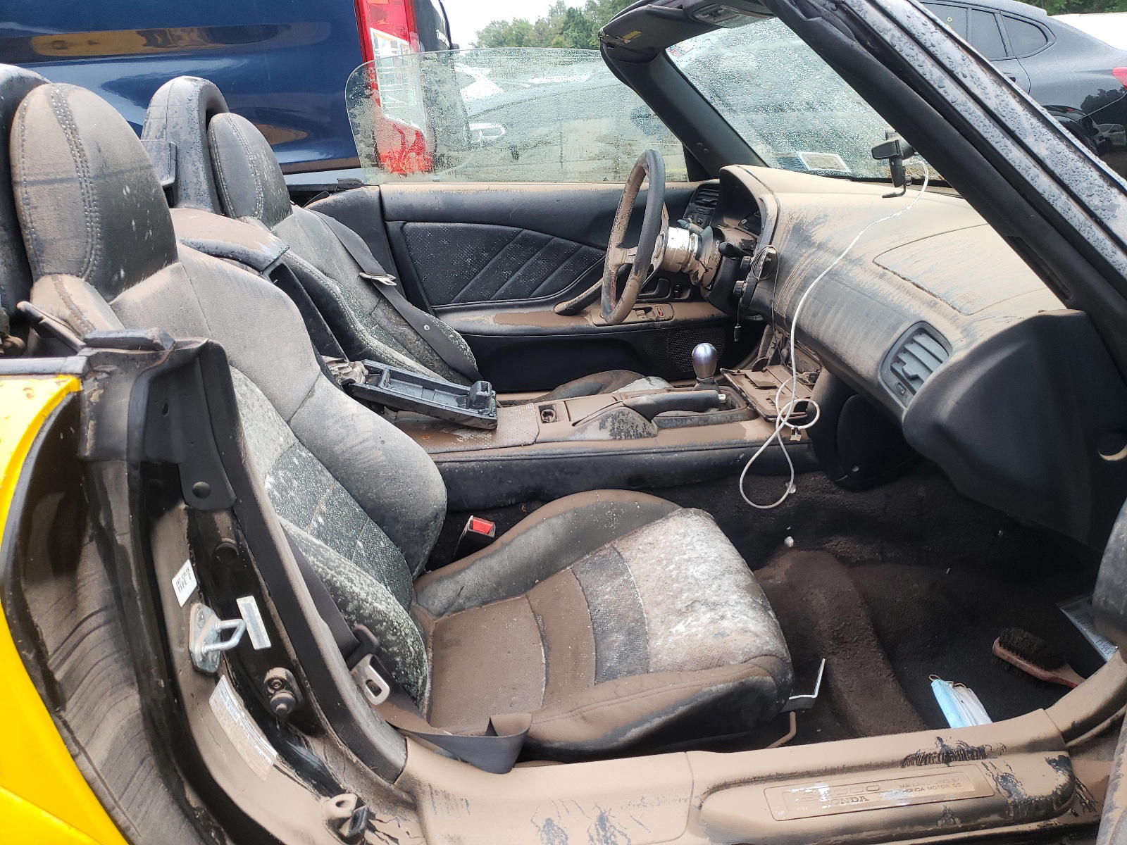 Photo 5 from auction – 2000 HONDA S2000 with VIN JHMAP1147YT002943