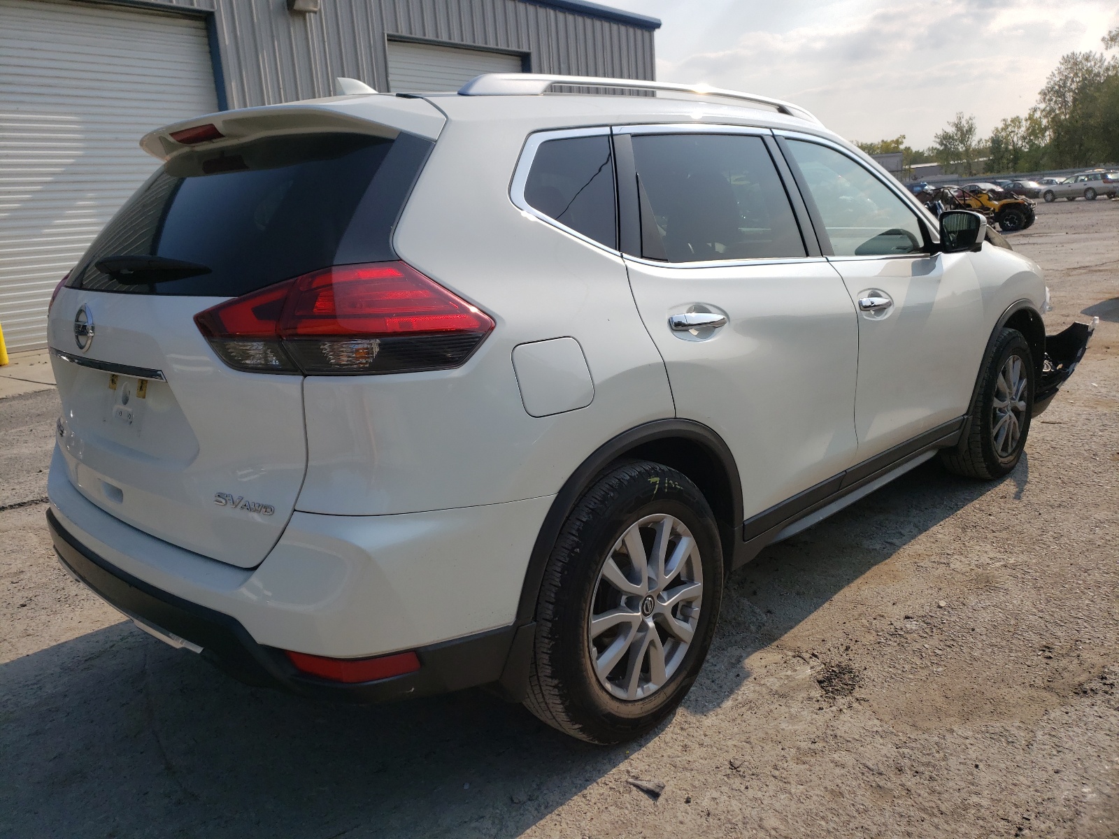 Photo 4 from auction – 2017 NISSAN ROGUE S with VIN KNMAT2MV0HP521039