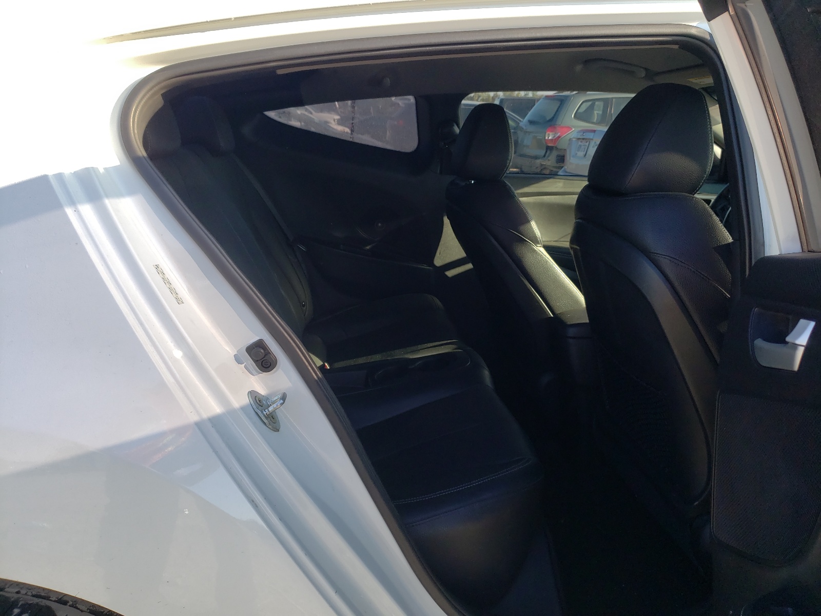 Photo 6 from auction – 2015 HYUNDAI VELOSTER T with VIN KMHTC6AE4FU221552