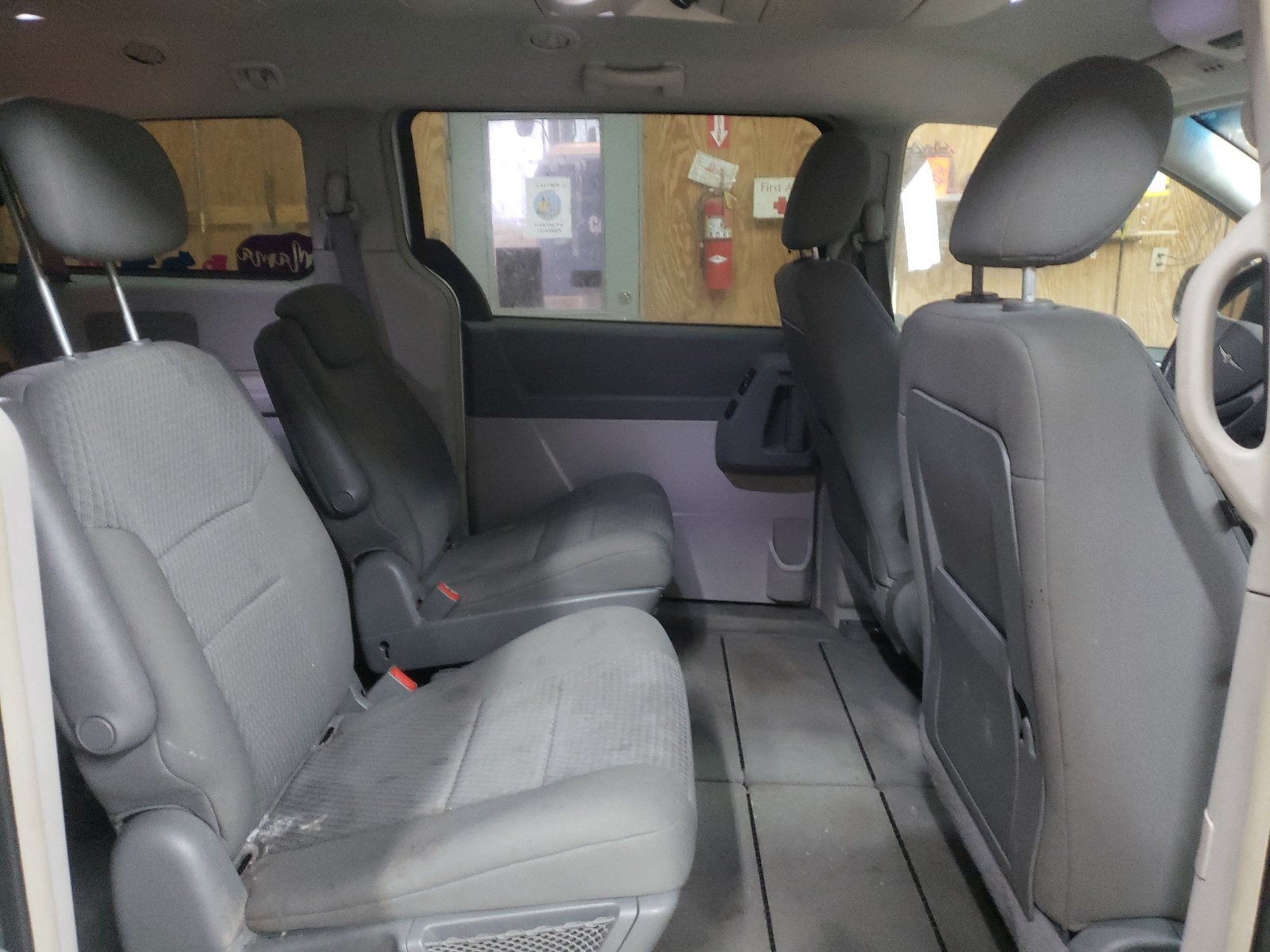 Photo 6 from auction – 2008 CHRYSLER TOWN & COU with VIN 2A8HR54P88R794575