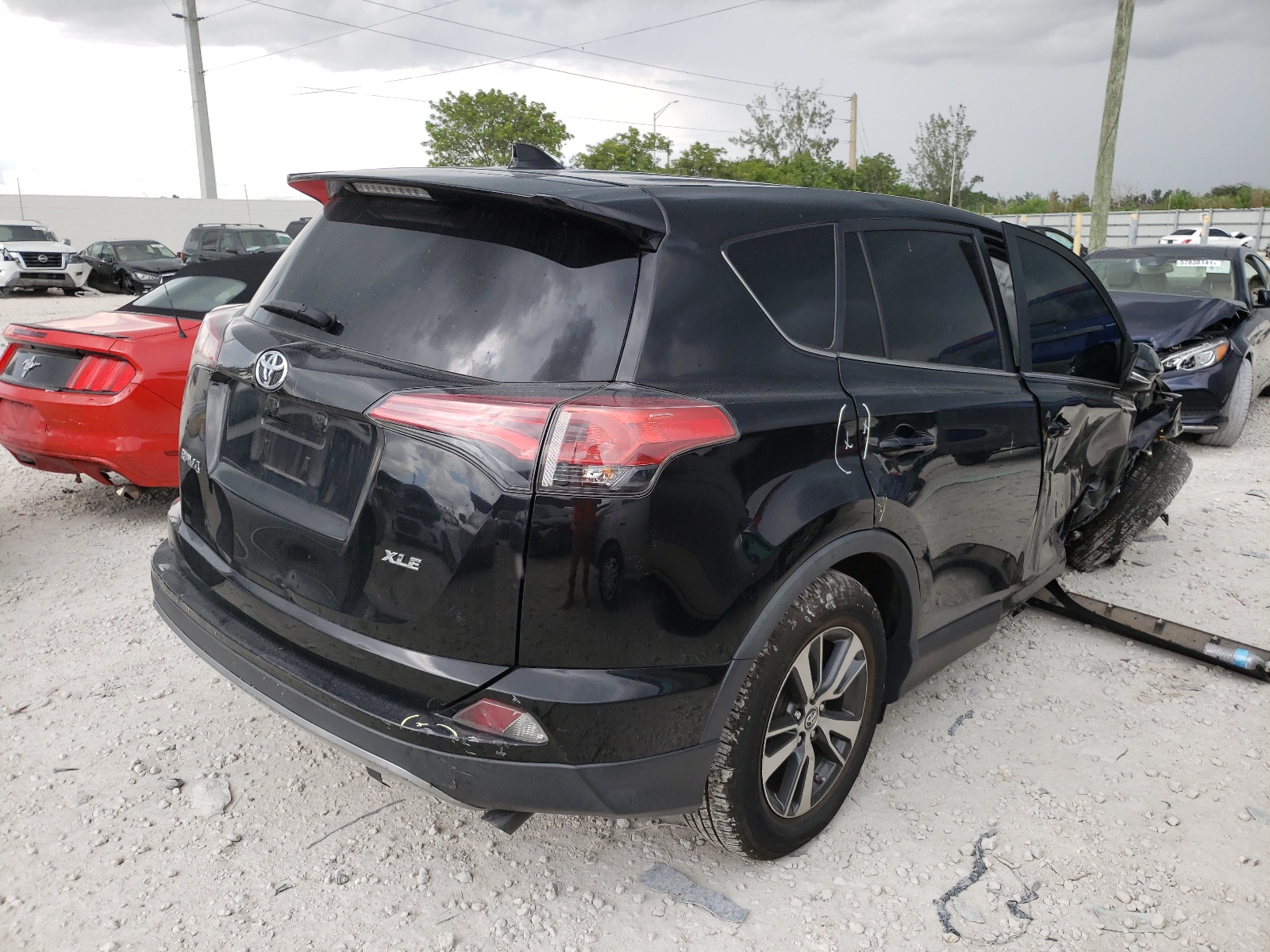 Photo 4 from auction – 2018 TOYOTA RAV4 ADVEN with VIN 2T3WFREV2JW414007