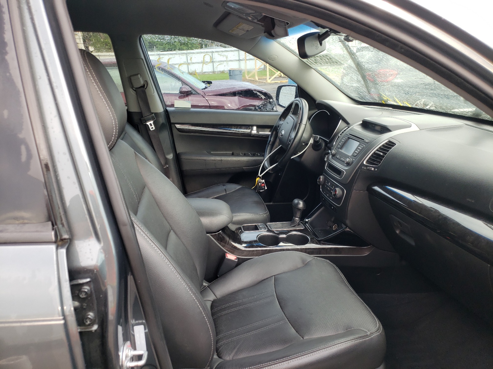 Photo 5 from auction – 2014 KIA SORENTO EX with VIN 5XYKU4A72EG437046