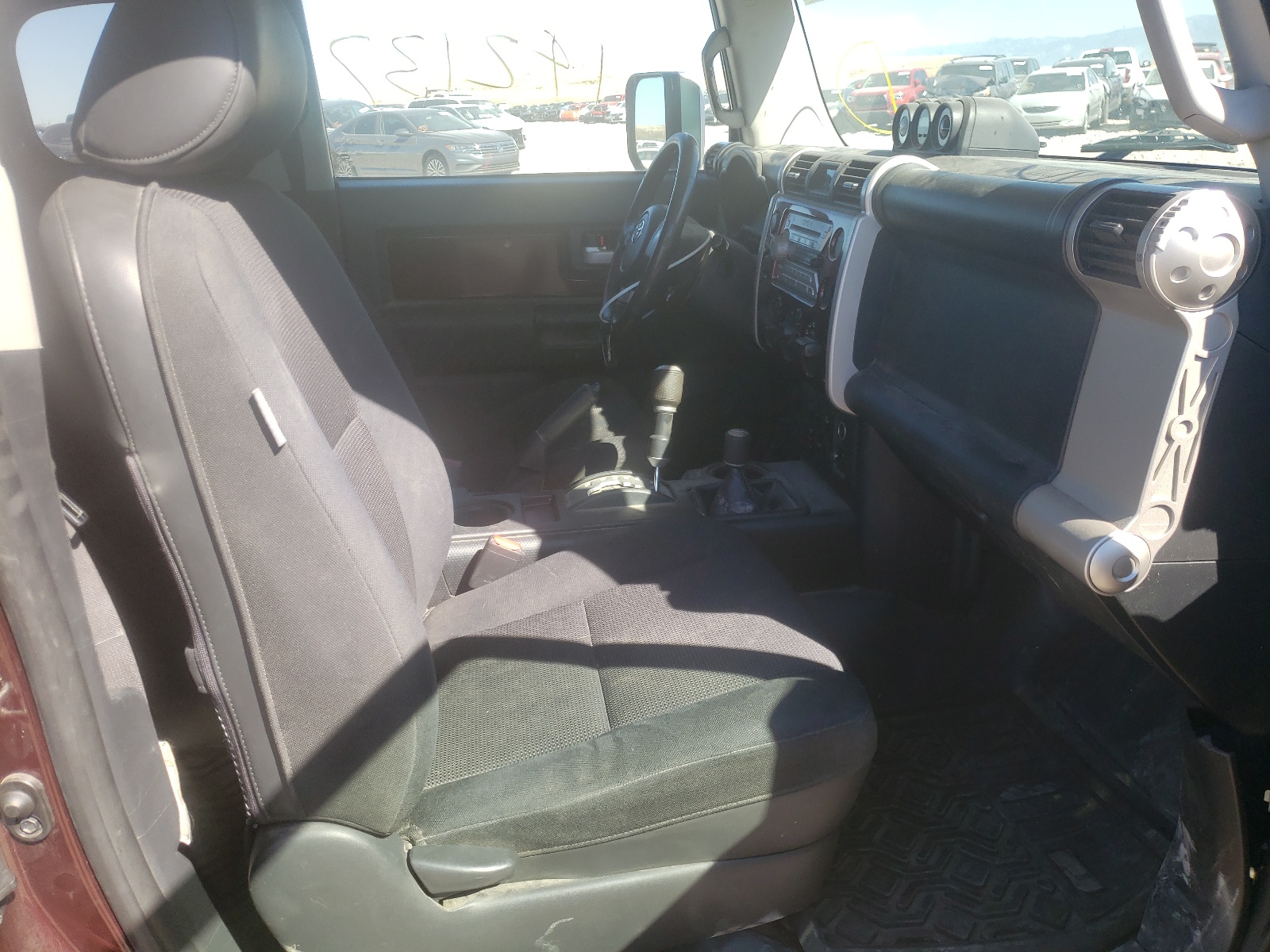 Photo 18 from auction – 2007 TOYOTA FJ CRUISER with VIN JTEBU11F370093799