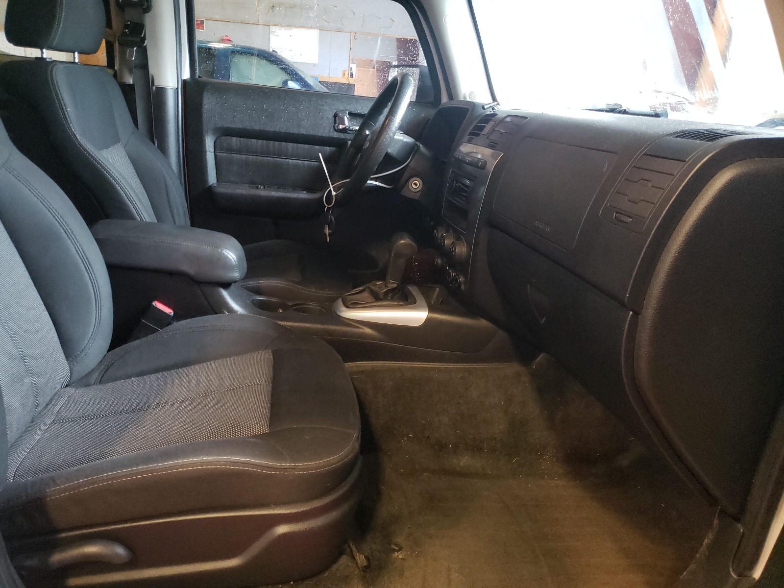 Photo 5 from auction – 2007 HUMMER H3 with VIN 5GTDN13E878106507