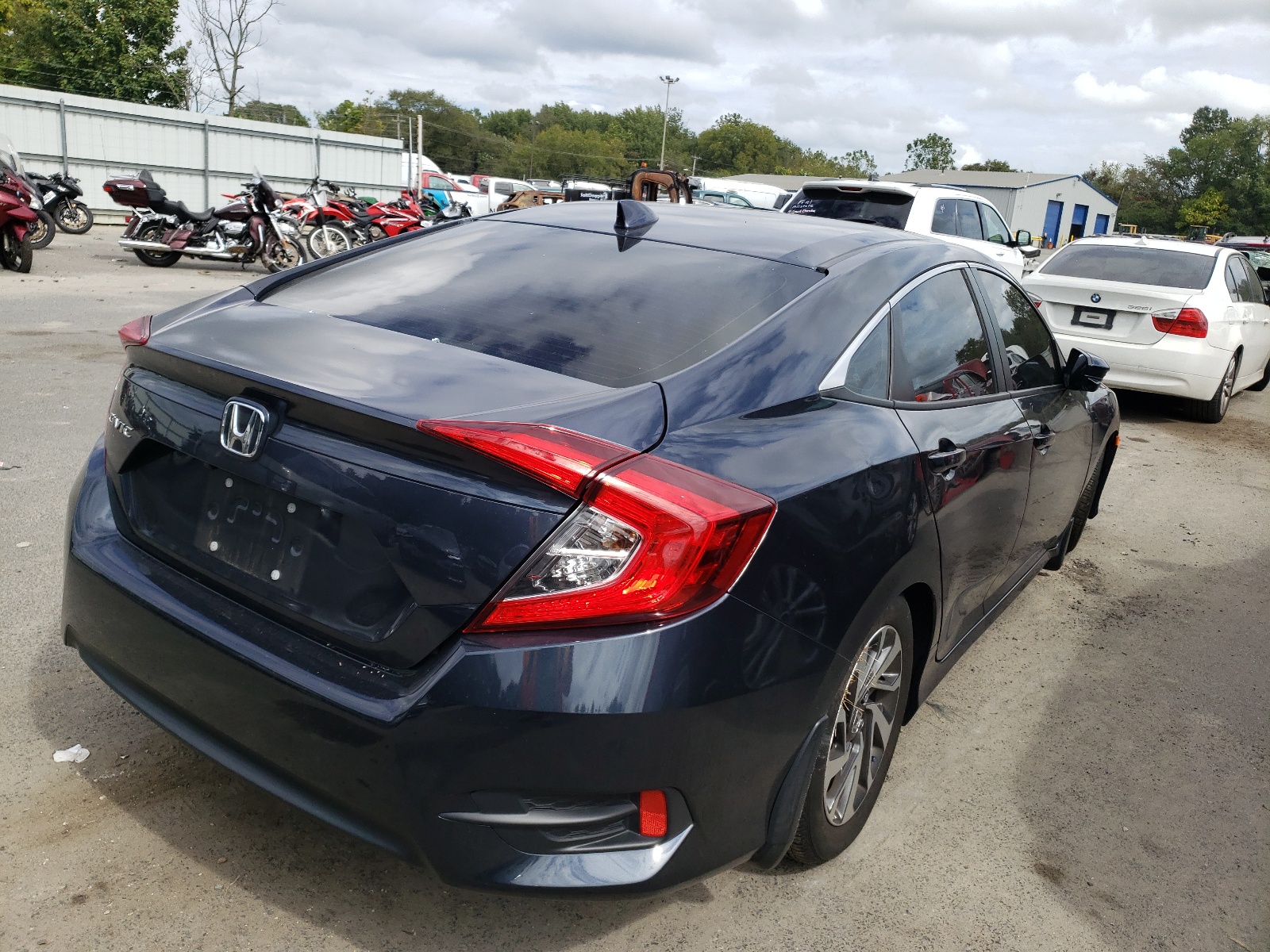 Foto 4 de la subasta – 2018 HONDA CIVIC EX con VIN 2HGFC2F76JH509980