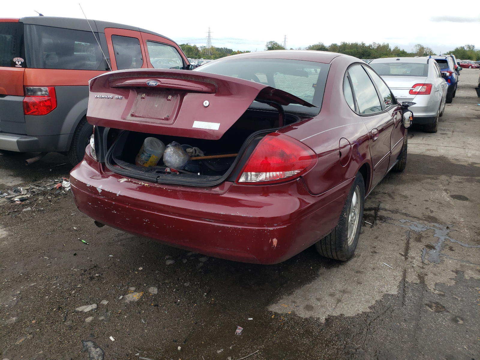 Photo 4 from auction – 2005 FORD TAURUS SE with VIN 1FAFP53UX5A102091