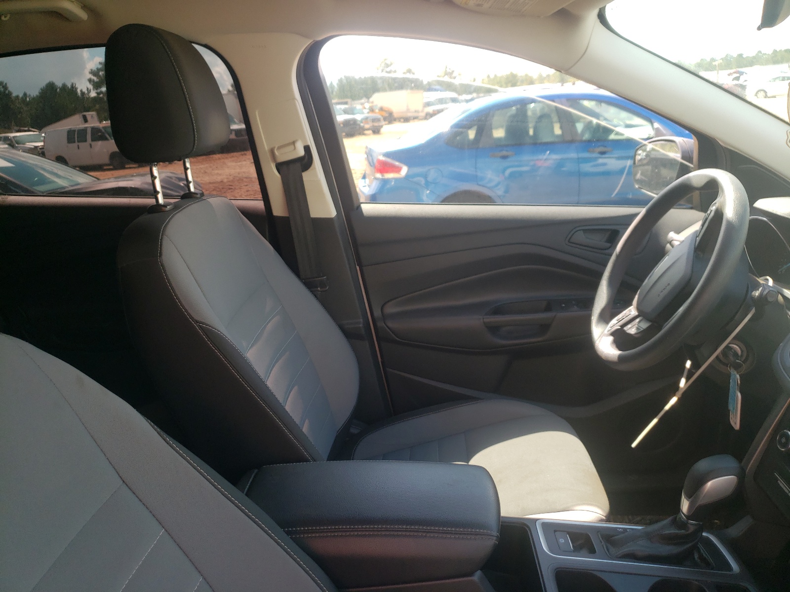 Photo 5 from auction – 2017 FORD ESCAPE S with VIN 1FMCU0F77HUA27055