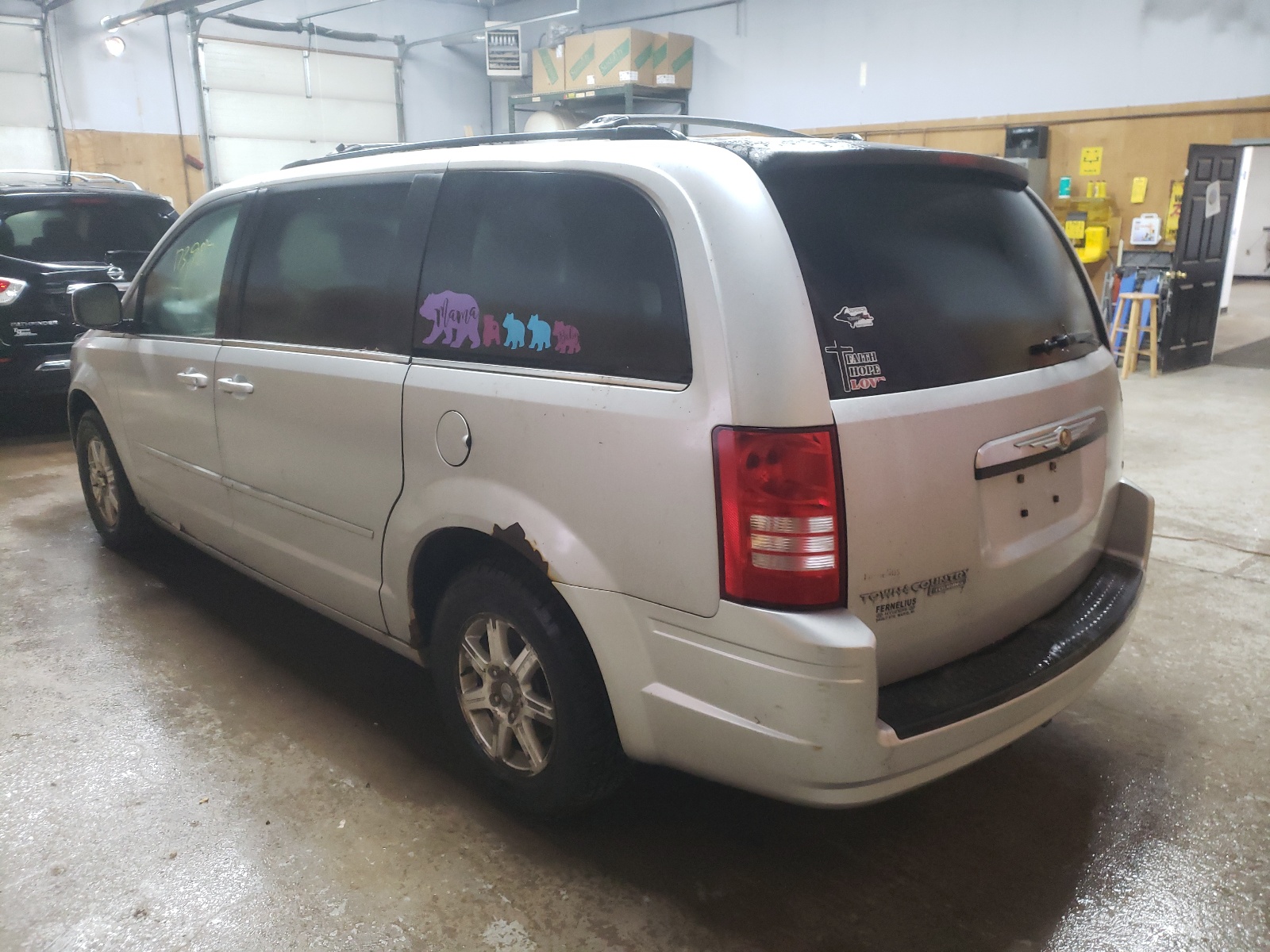Photo 3 from auction – 2008 CHRYSLER TOWN & COU with VIN 2A8HR54P88R794575