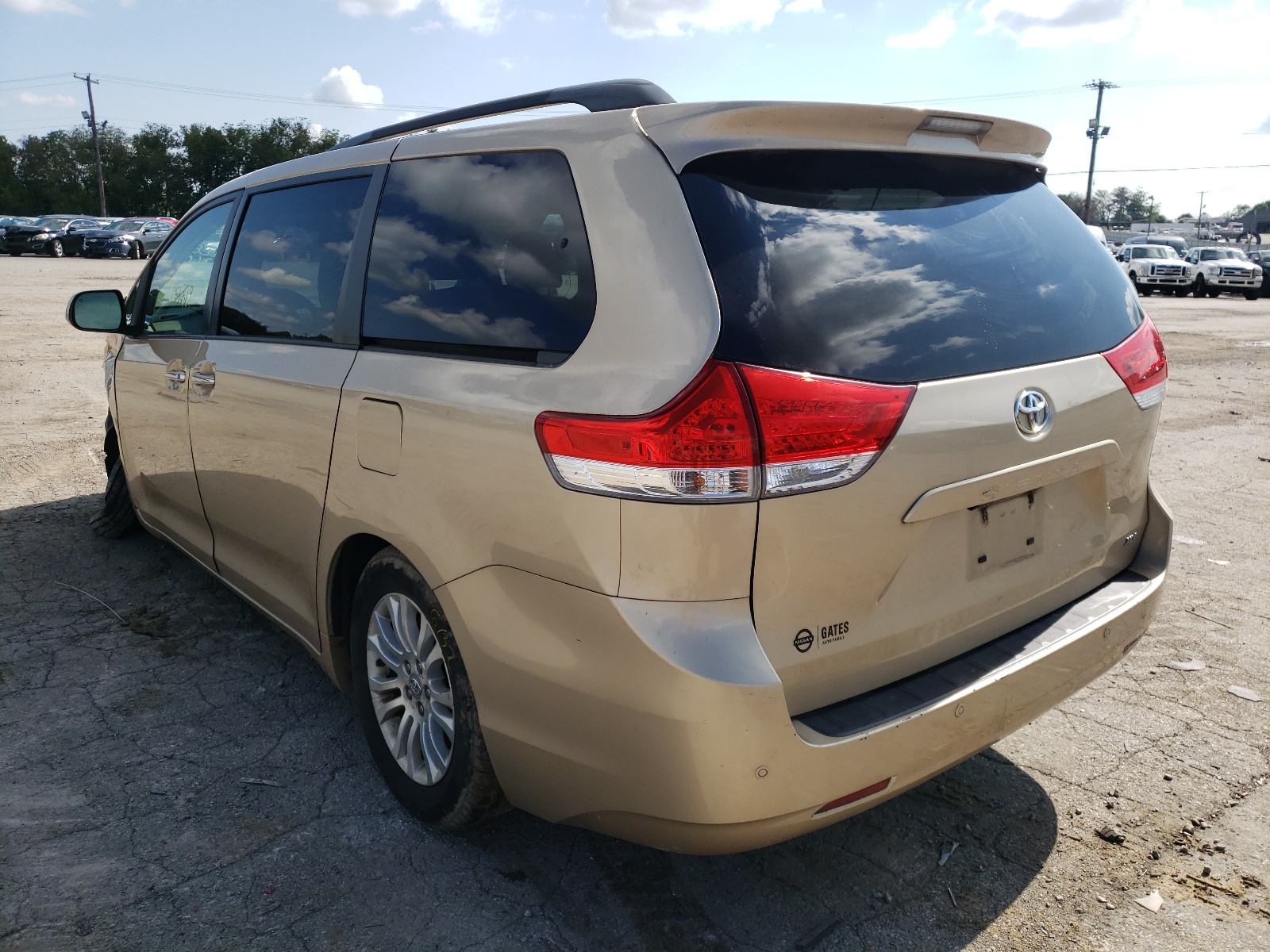 Photo 3 from auction – 2012 TOYOTA SIENNA XLE with VIN 5TDYK3DC7CS203729