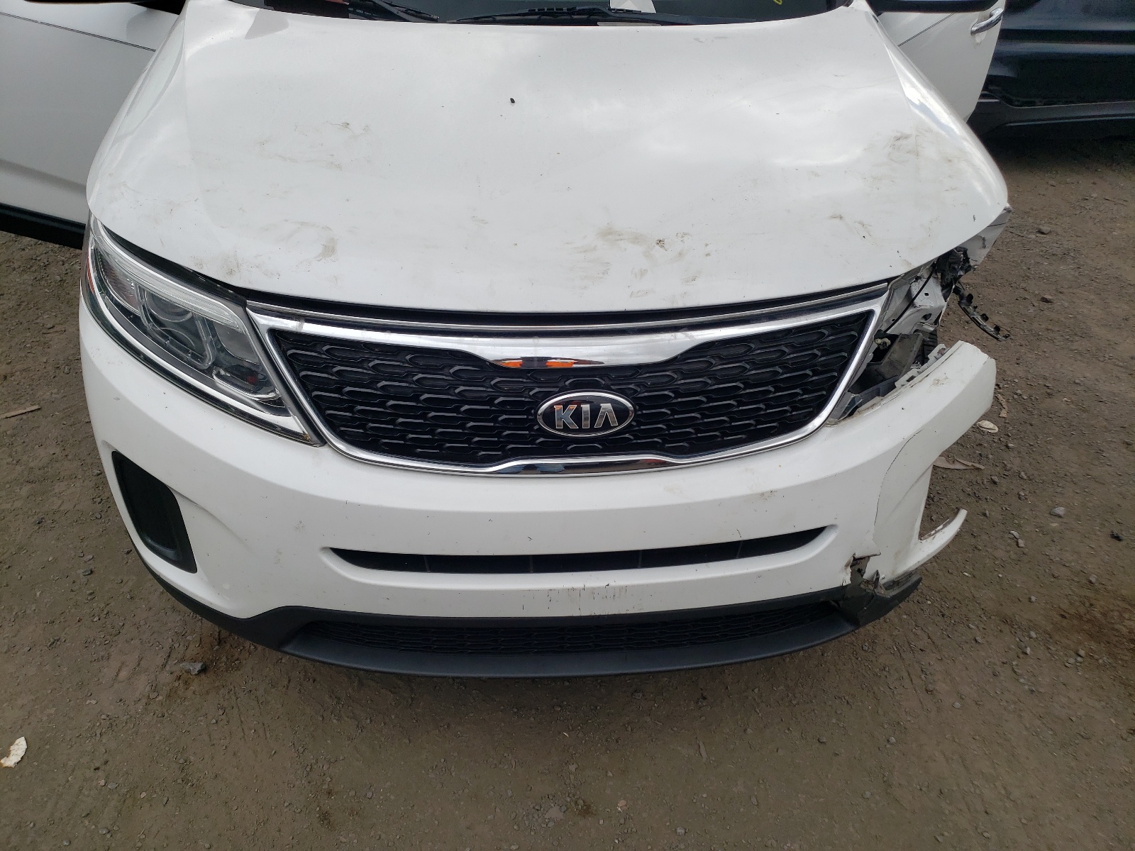 Photo 7 from auction – 2015 KIA SORENTO LX with VIN 5XYKT3A64FG660775