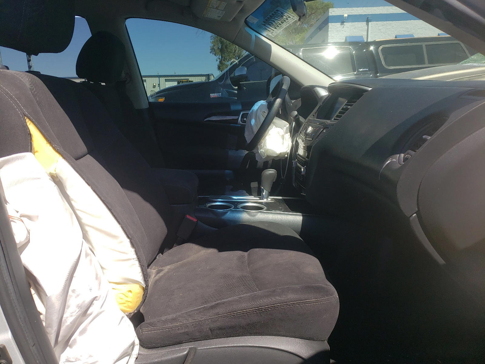 Photo 5 from auction – 2014 NISSAN PATHFINDER with VIN 5N1AR2MN0EC696789