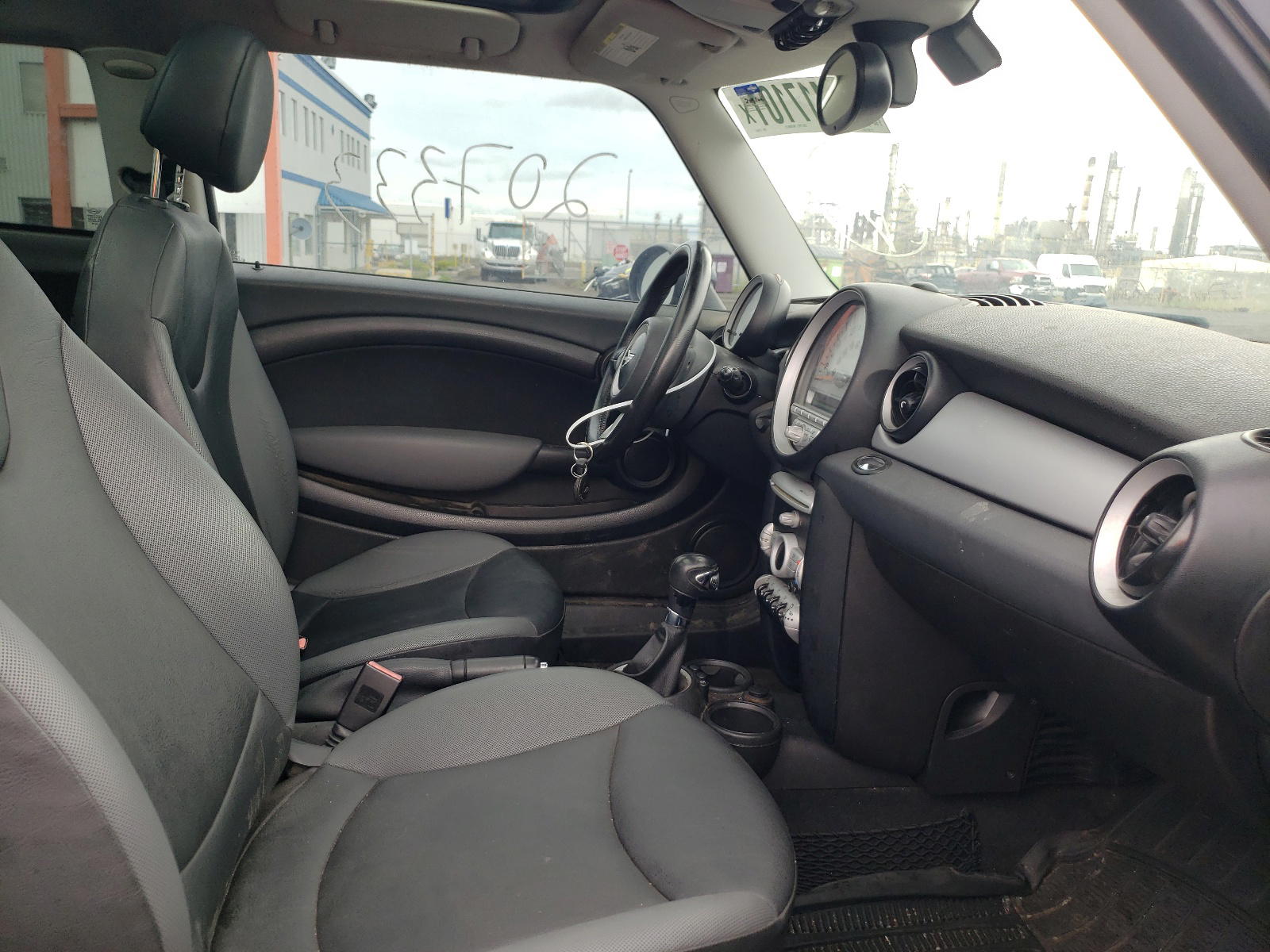 Photo 5 from auction – 2010 MINI COOPER with VIN WMWMF3C51ATZ24047