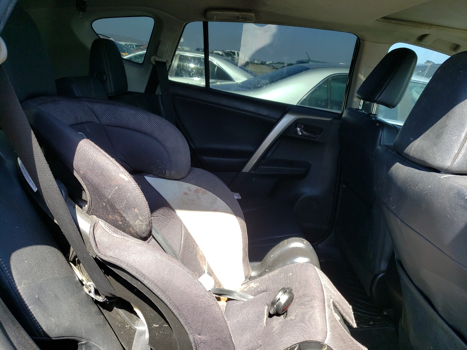 Photo 6 from auction – 2015 TOYOTA RAV4 LIMIT with VIN 2T3YFREV5FW177951