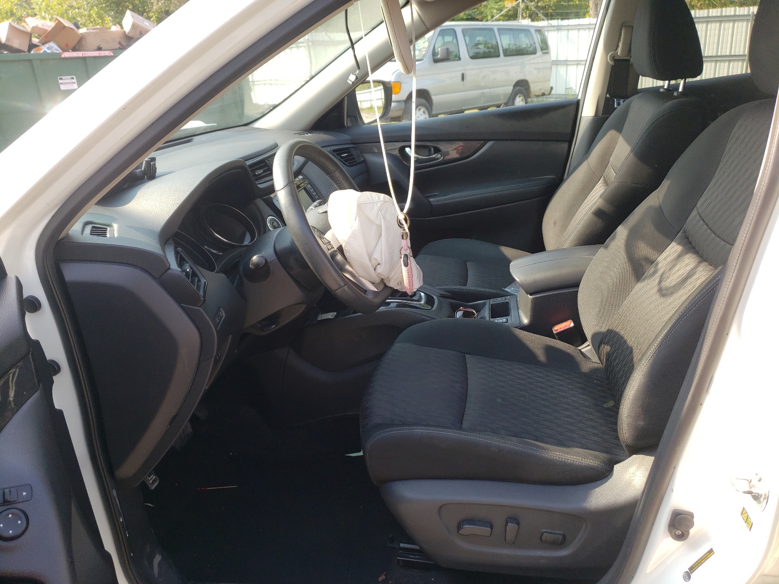 Photo 5 from auction – 2017 NISSAN ROGUE S with VIN KNMAT2MV0HP521039