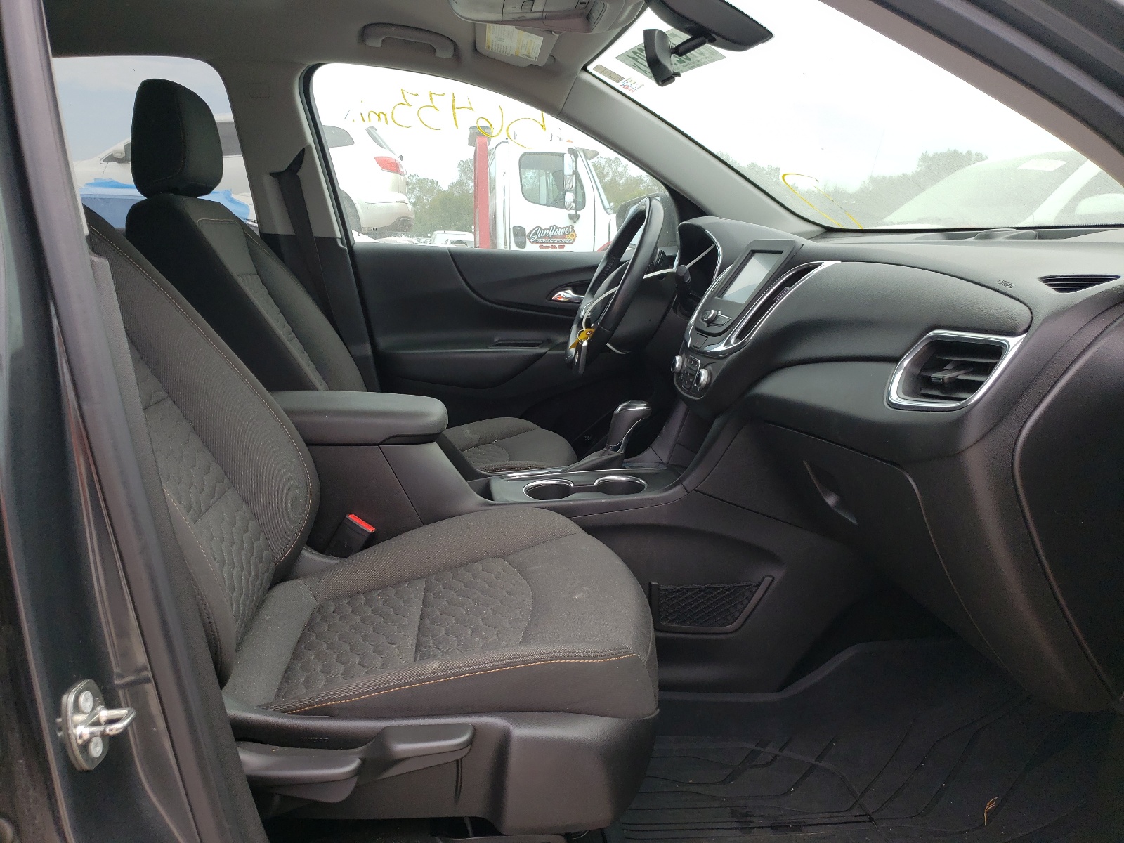 Photo 15 from auction – 2018 CHEVROLET EQUINOX LT with VIN 2GNAXJEV9J6242635