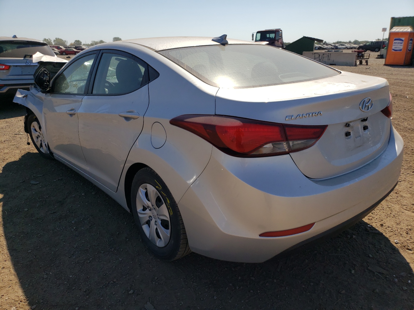 Photo 3 from auction – 2016 HYUNDAI ELANTRA SE with VIN 5NPDH4AE5GH703666