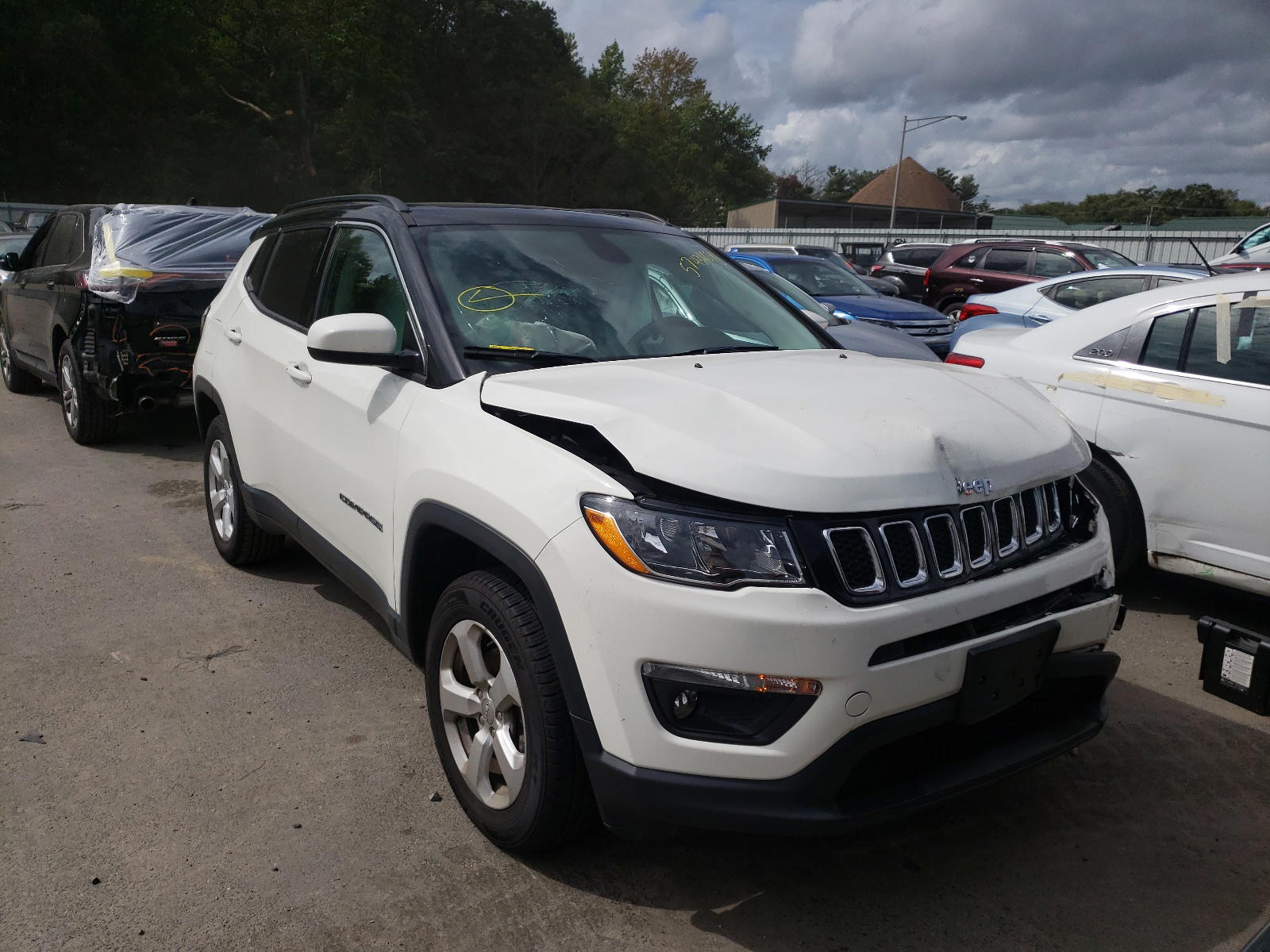 JEEP COMPASS LA 2018 with VIN 3C4NJDBB8JT114437 - Photo from auction