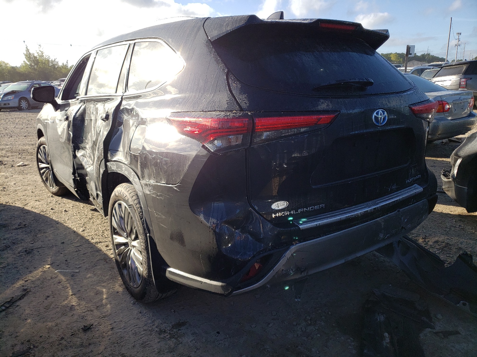 Photo 3 from auction – 2021 TOYOTA HIGHLANDER with VIN 5TDEBRCH1MS051225