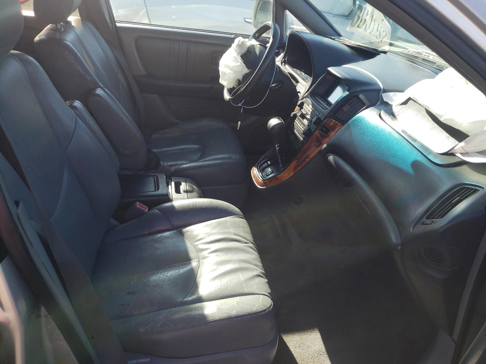 Photo 5 from auction – 2000 LEXUS RX300 with VIN JT6HF10U4Y0155874
