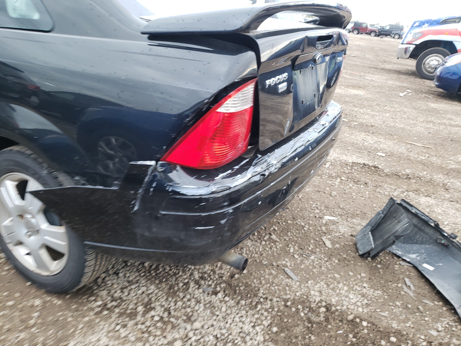 Photo 9 from auction – 2005 FORD FOCUS ZX4 with VIN 1FAFP34N35W262697