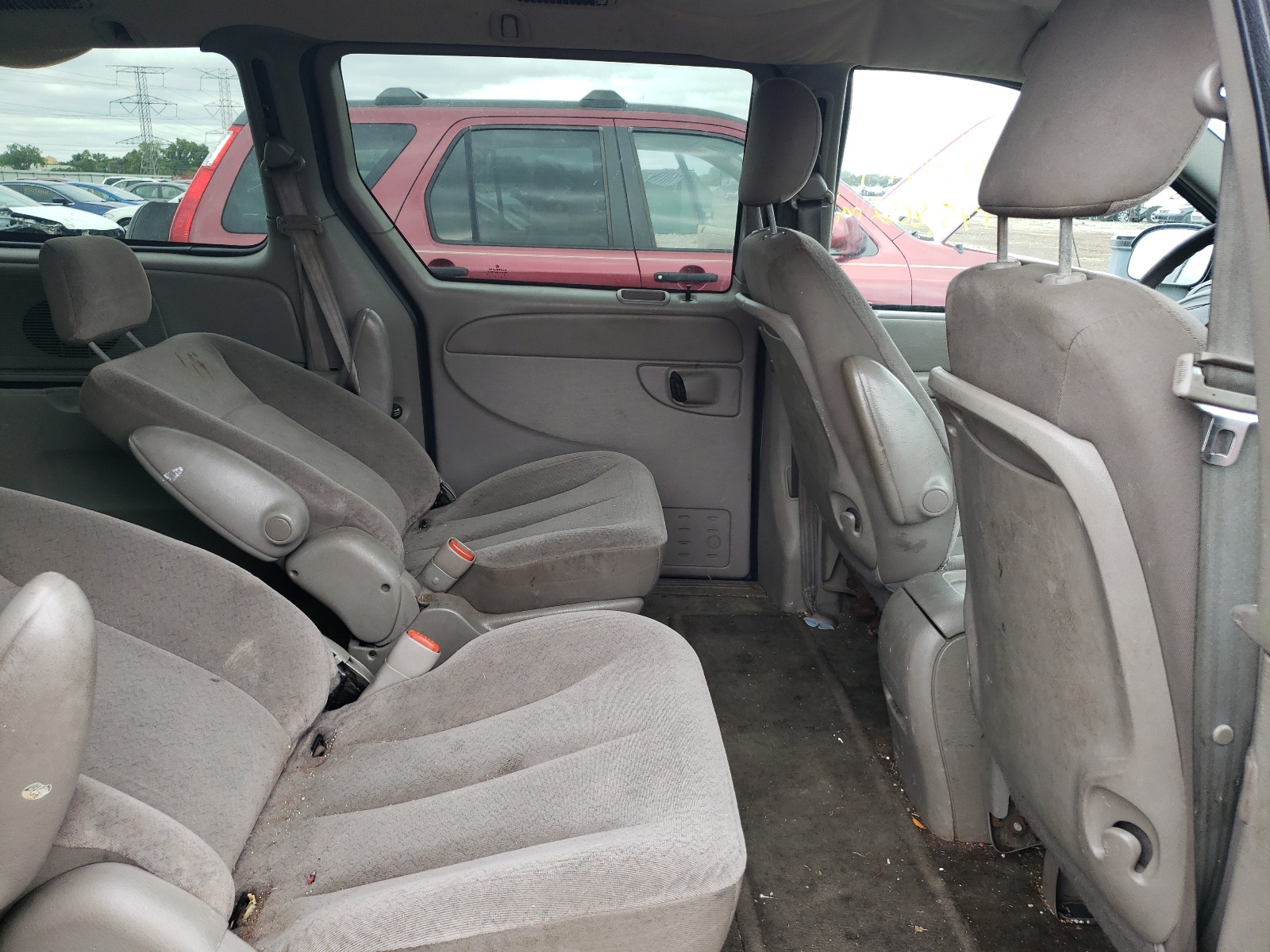 Photo 6 from auction – 2002 CHRYSLER TOWN & COU with VIN 2C4GP74L32R654359